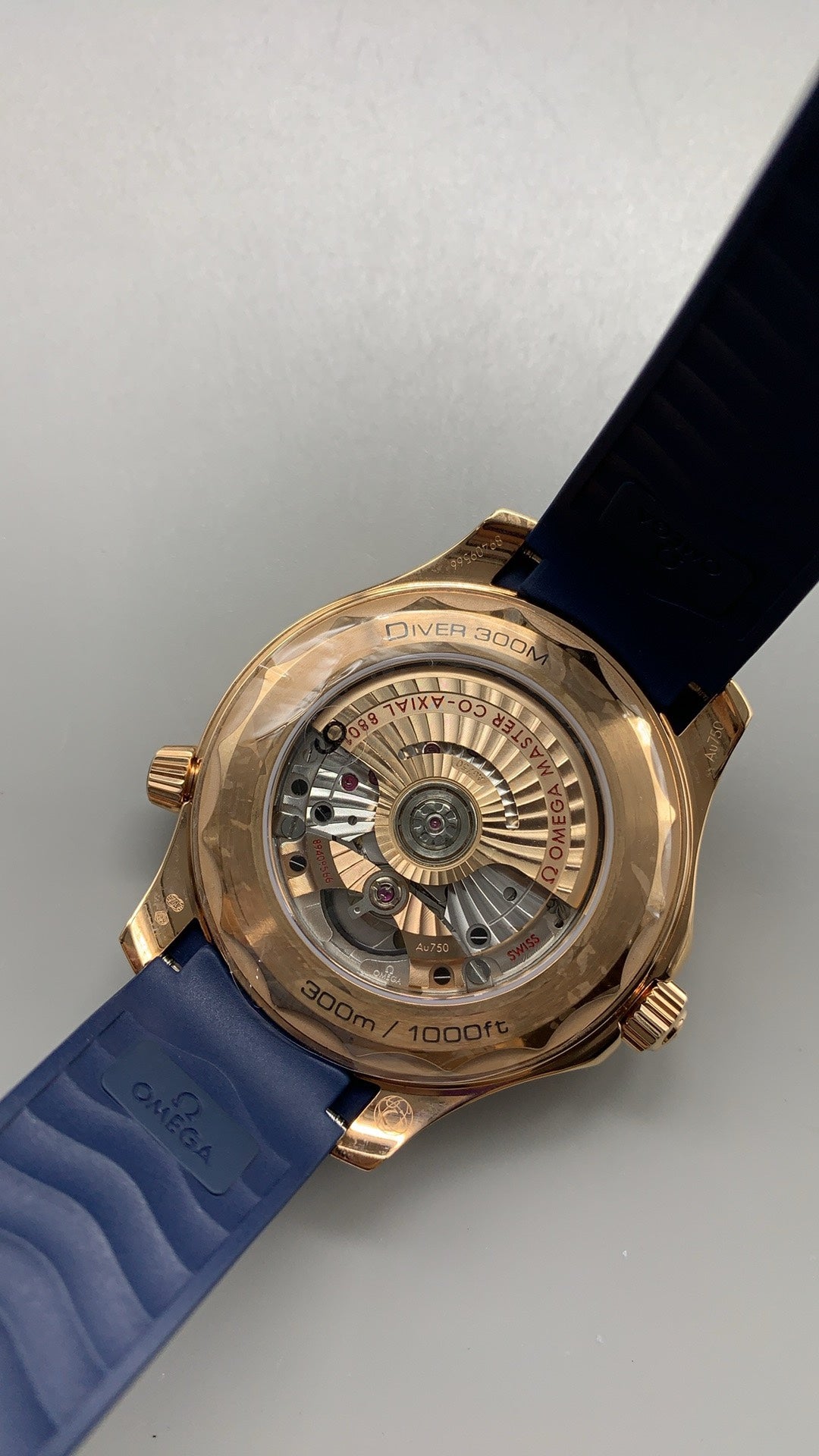 Omega Seamaster Diver 300M 42MM | กลไกอัตโนมัติ Co-Axial Master Chronometer ขนาดตัวเรือน: 42 มม.