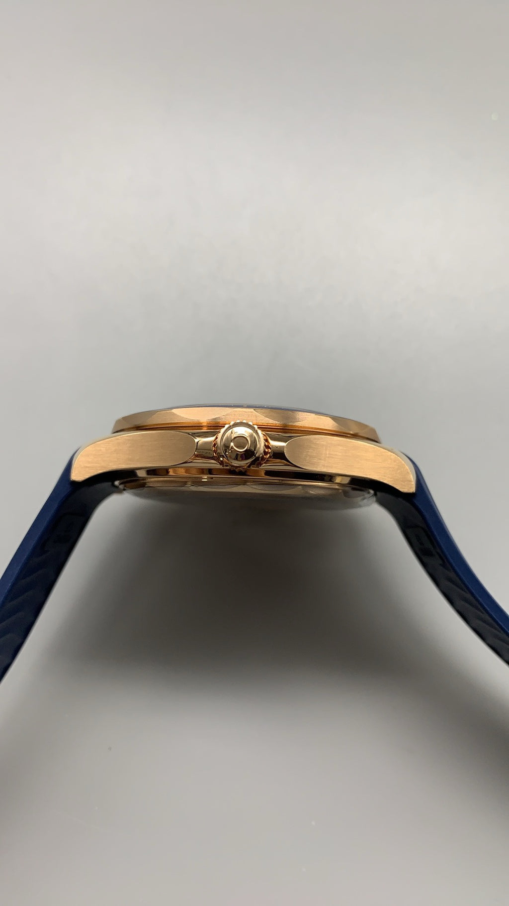 Omega Seamaster Diver 300M 42MM | กลไกอัตโนมัติ Co-Axial Master Chronometer ขนาดตัวเรือน: 42 มม.