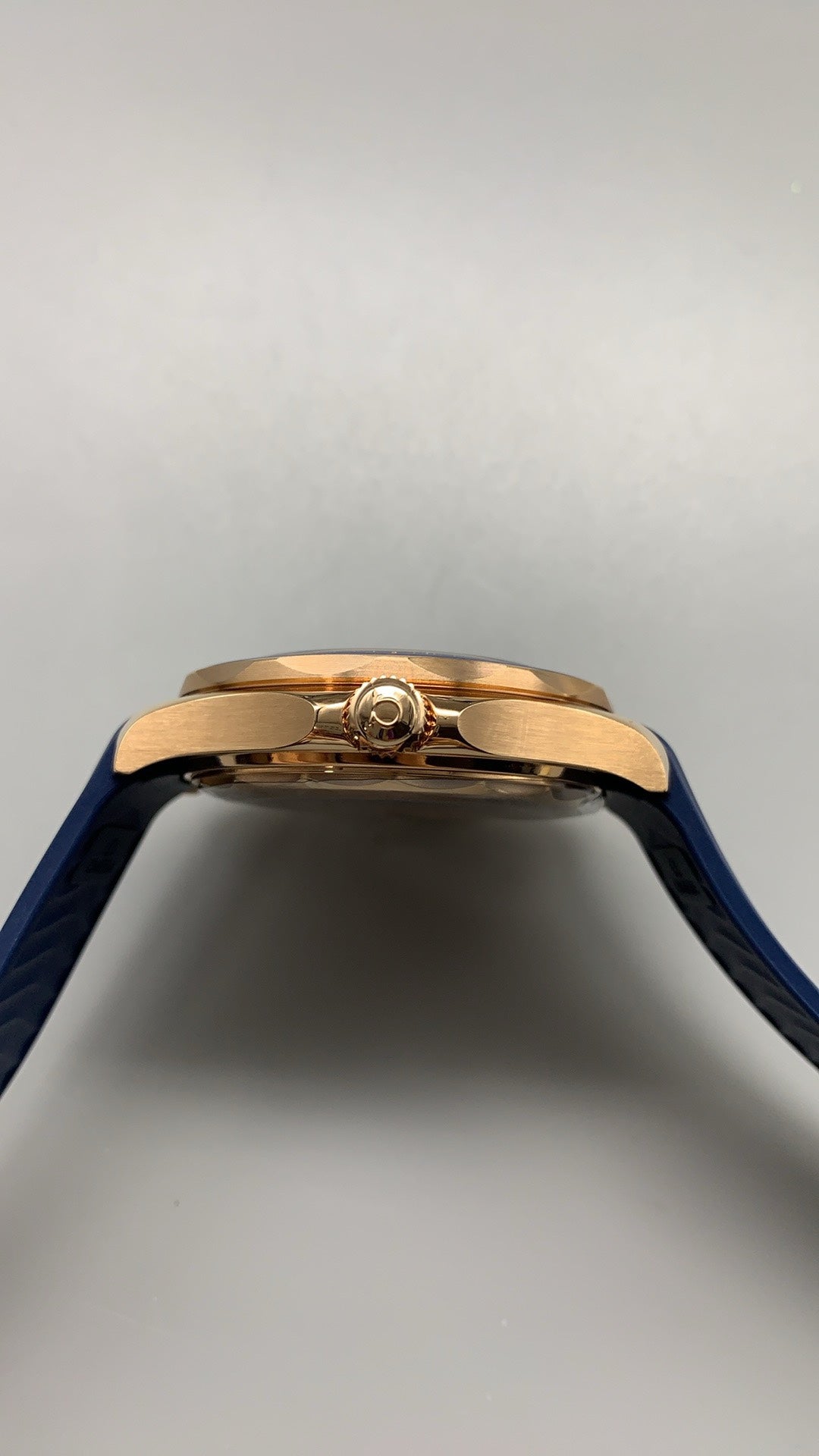 Omega Seamaster Diver 300M 42MM | กลไกอัตโนมัติ Co-Axial Master Chronometer ขนาดตัวเรือน: 42 มม.