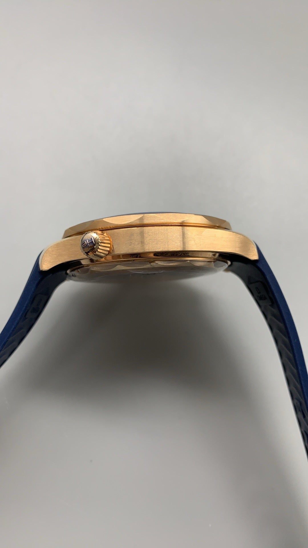 Omega Seamaster Diver 300M 42MM | กลไกอัตโนมัติ Co-Axial Master Chronometer ขนาดตัวเรือน: 42 มม.