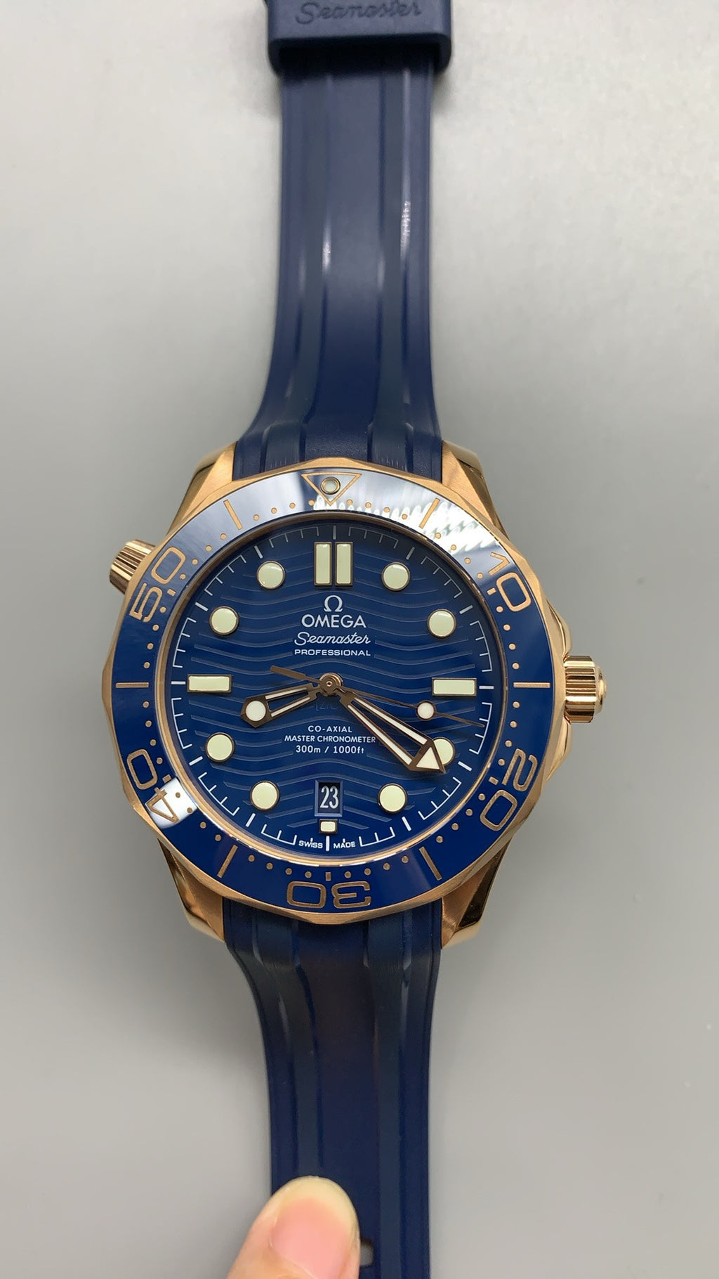 Omega Seamaster Diver 300M 42MM | กลไกอัตโนมัติ Co-Axial Master Chronometer ขนาดตัวเรือน: 42 มม.