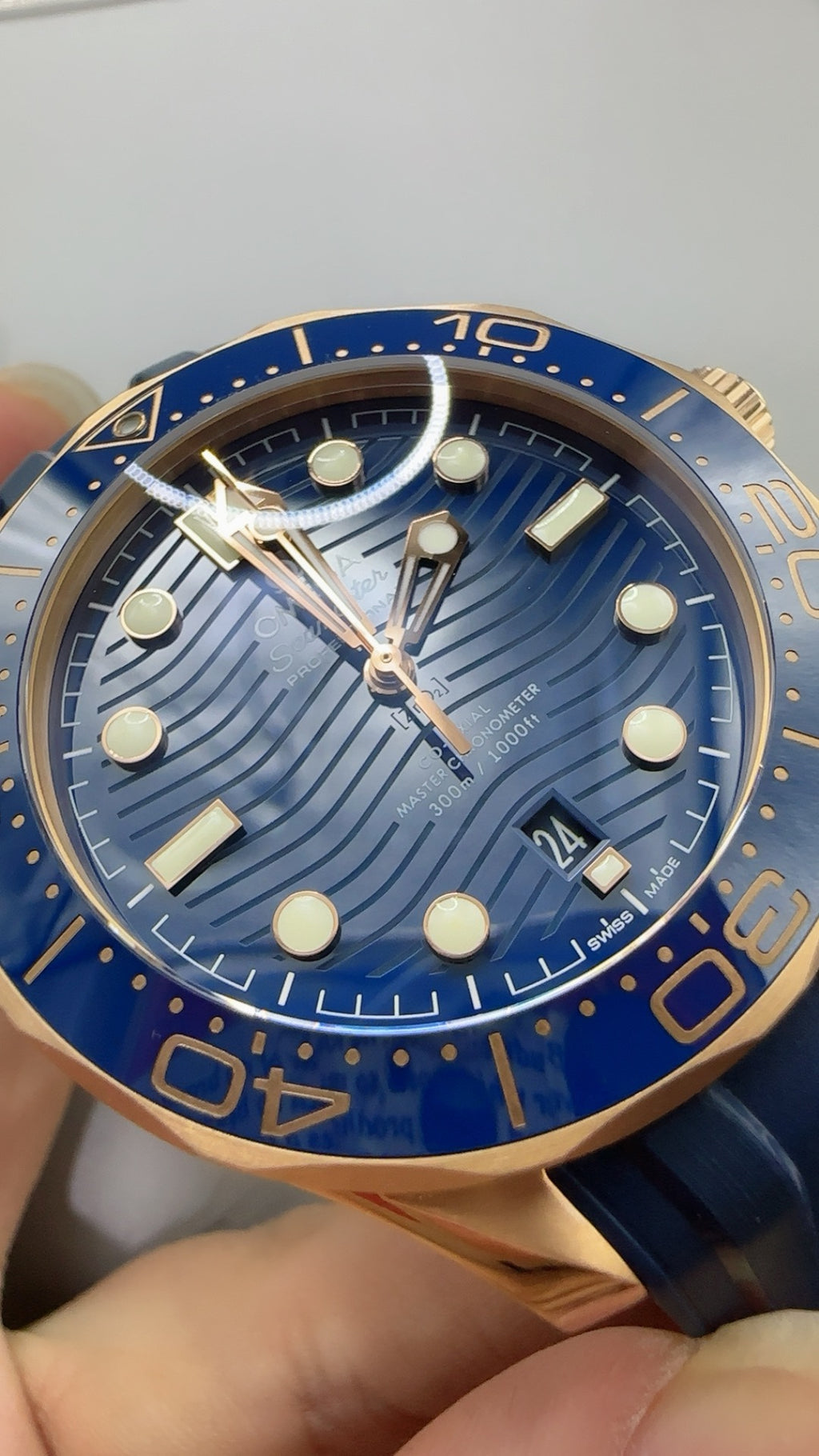 Omega Seamaster Diver 300M 42MM | กลไกอัตโนมัติ Co-Axial Master Chronometer ขนาดตัวเรือน: 42 มม.