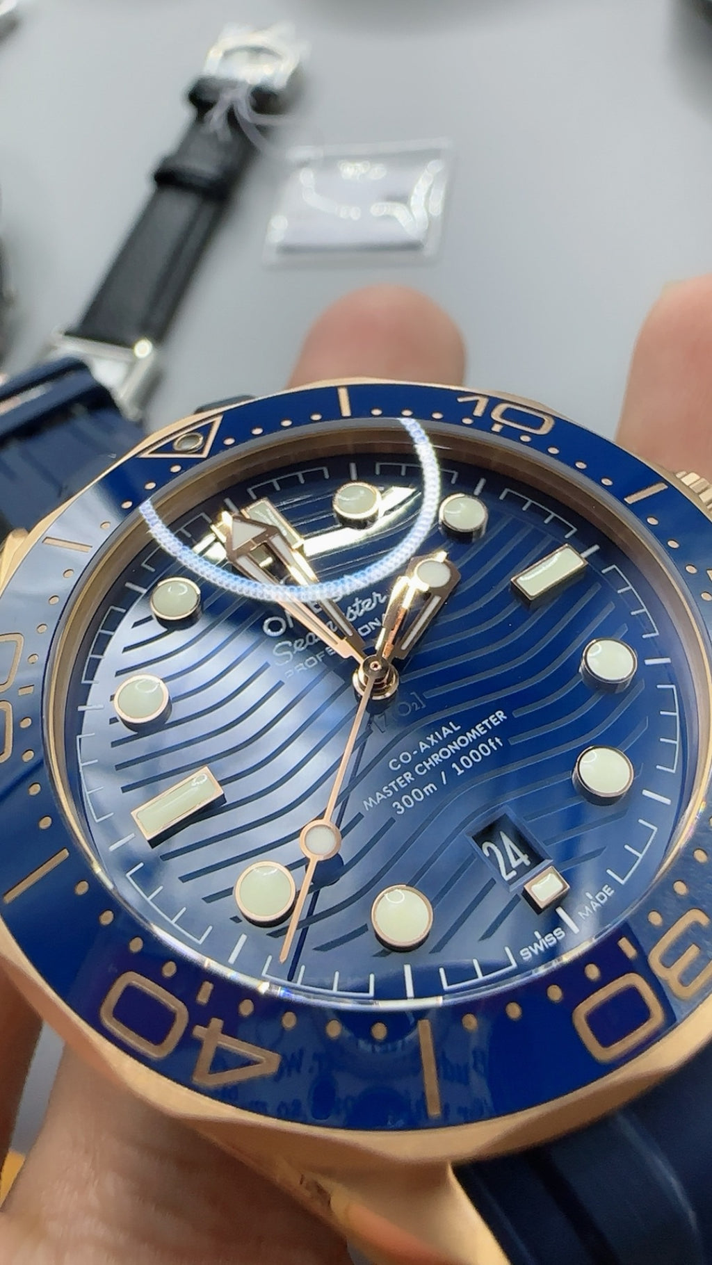 Omega Seamaster Diver 300M 42MM | กลไกอัตโนมัติ Co-Axial Master Chronometer ขนาดตัวเรือน: 42 มม.