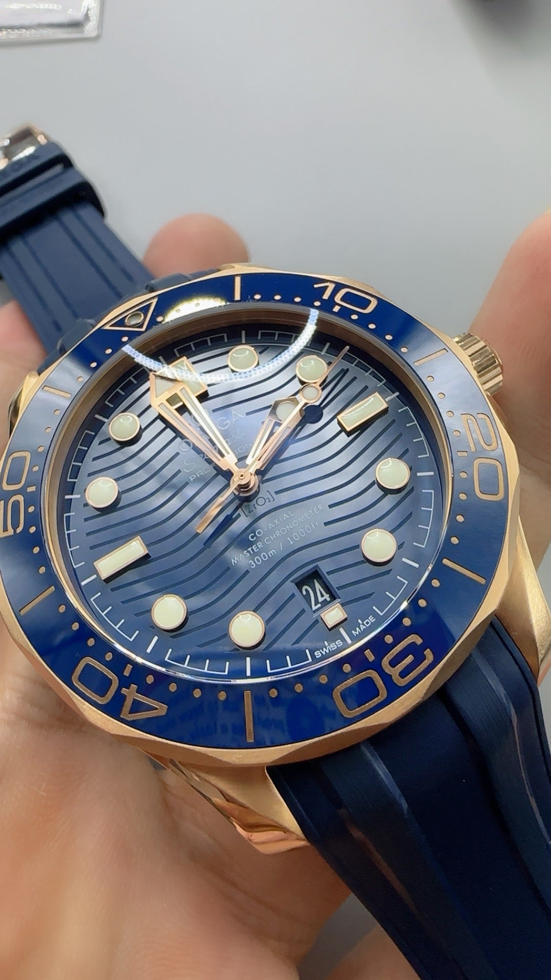 Omega Seamaster Diver 300M 42MM | กลไกอัตโนมัติ Co-Axial Master Chronometer ขนาดตัวเรือน: 42 มม.