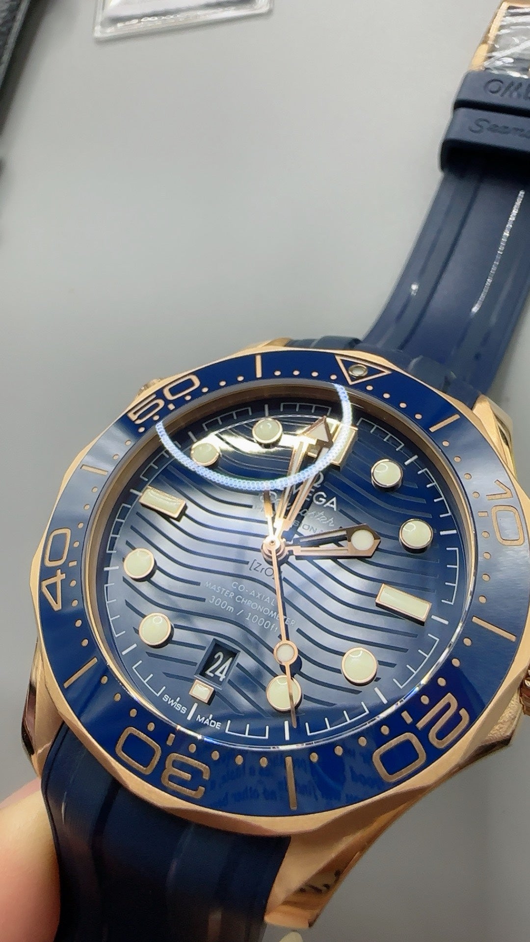 Omega Seamaster Diver 300M 42MM | กลไกอัตโนมัติ Co-Axial Master Chronometer ขนาดตัวเรือน: 42 มม.