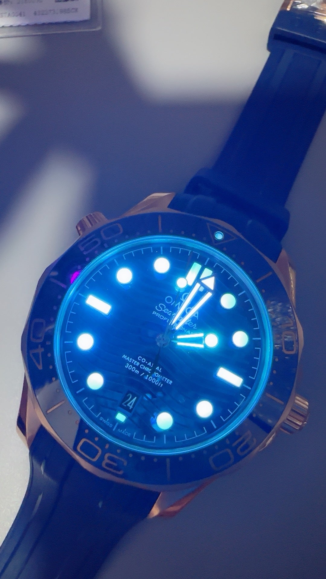 Omega Seamaster Diver 300M 42MM | กลไกอัตโนมัติ Co-Axial Master Chronometer ขนาดตัวเรือน: 42 มม.