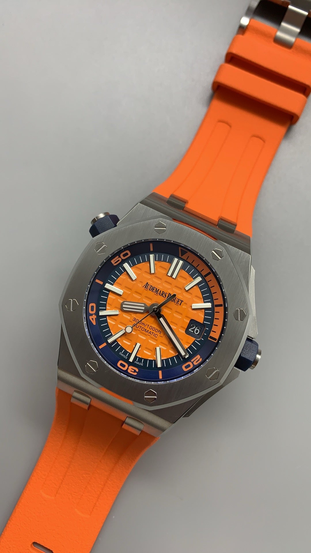 Audemars Piguet Royal Oak Offshore Diver 15710ST | 42MM | ตัวเรือนสแตนเลสสตีล | หน้าปัดสีส้ม | สายยางสีส้ม | กลไกอัตโนมัติ Cal.3120