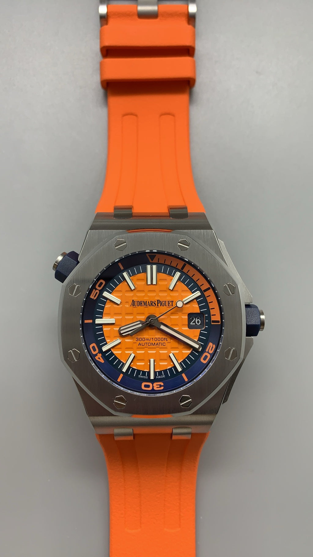 Audemars Piguet Royal Oak Offshore Diver 15710ST | 42MM | ตัวเรือนสแตนเลสสตีล | หน้าปัดสีส้ม | สายยางสีส้ม | กลไกอัตโนมัติ Cal.3120
