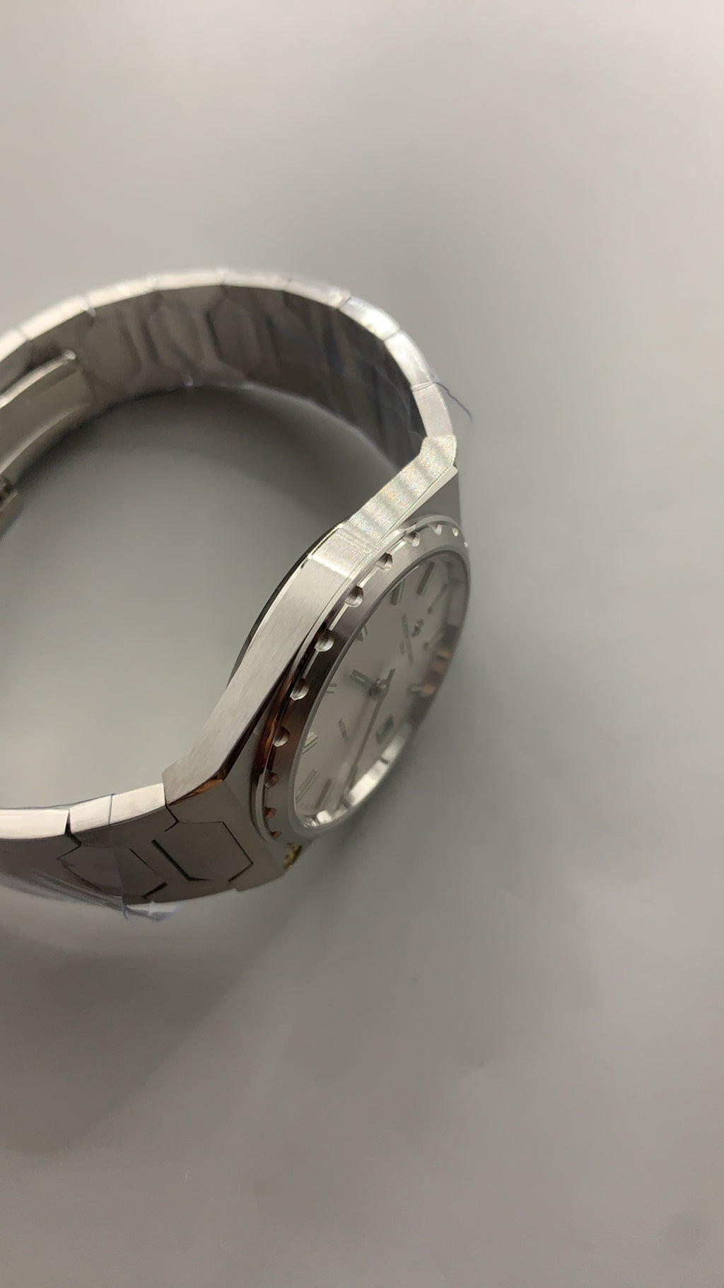 Vacheron Constantin Historiques 222 | 37MM | ตัวเรือนสแตนเลสสตีล | หน้าปัดสีทองแชมเปญ | สายเหล็กสแตนเลส | กลไกอัตโนมัติ Cal.2455/2