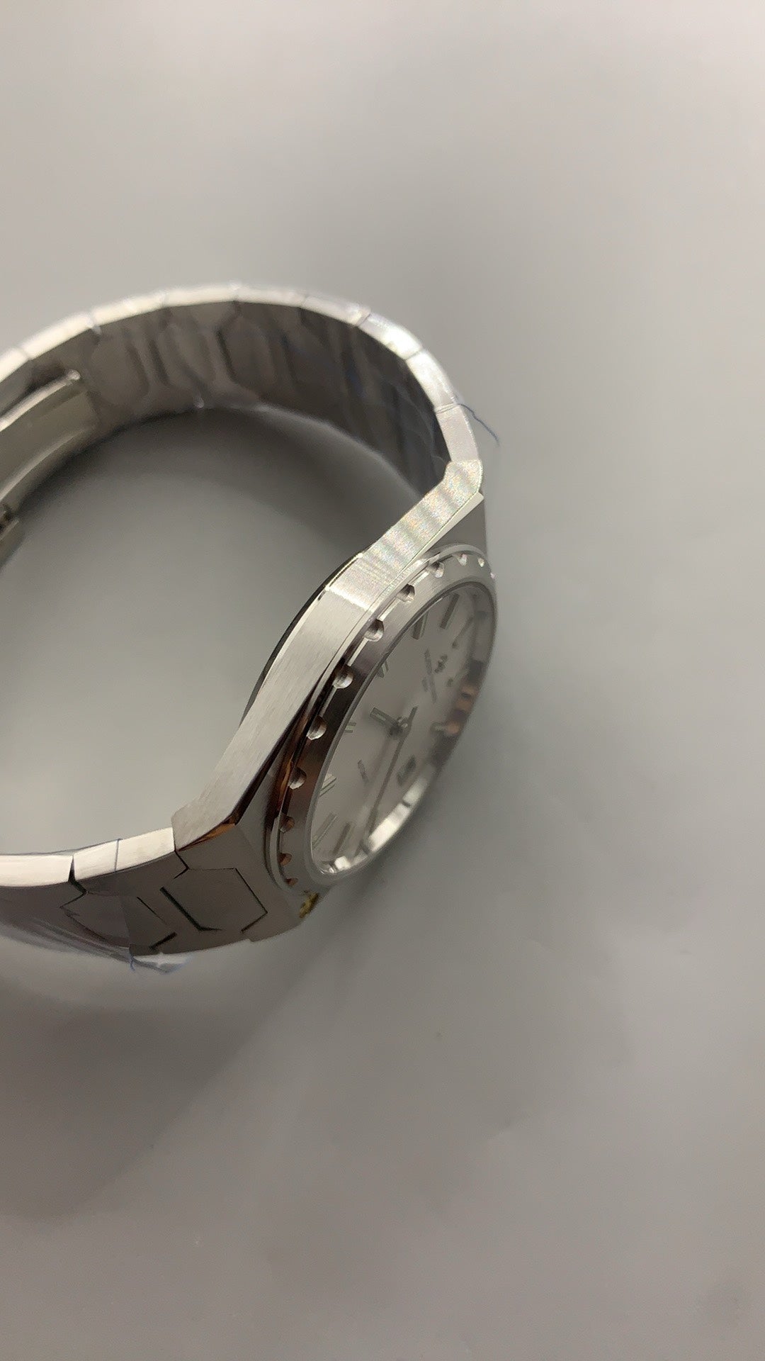 Vacheron Constantin Historiques 222 | 37MM | ตัวเรือนสแตนเลสสตีล | หน้าปัดสีทองแชมเปญ | สายเหล็กสแตนเลส | กลไกอัตโนมัติ Cal.2455/2