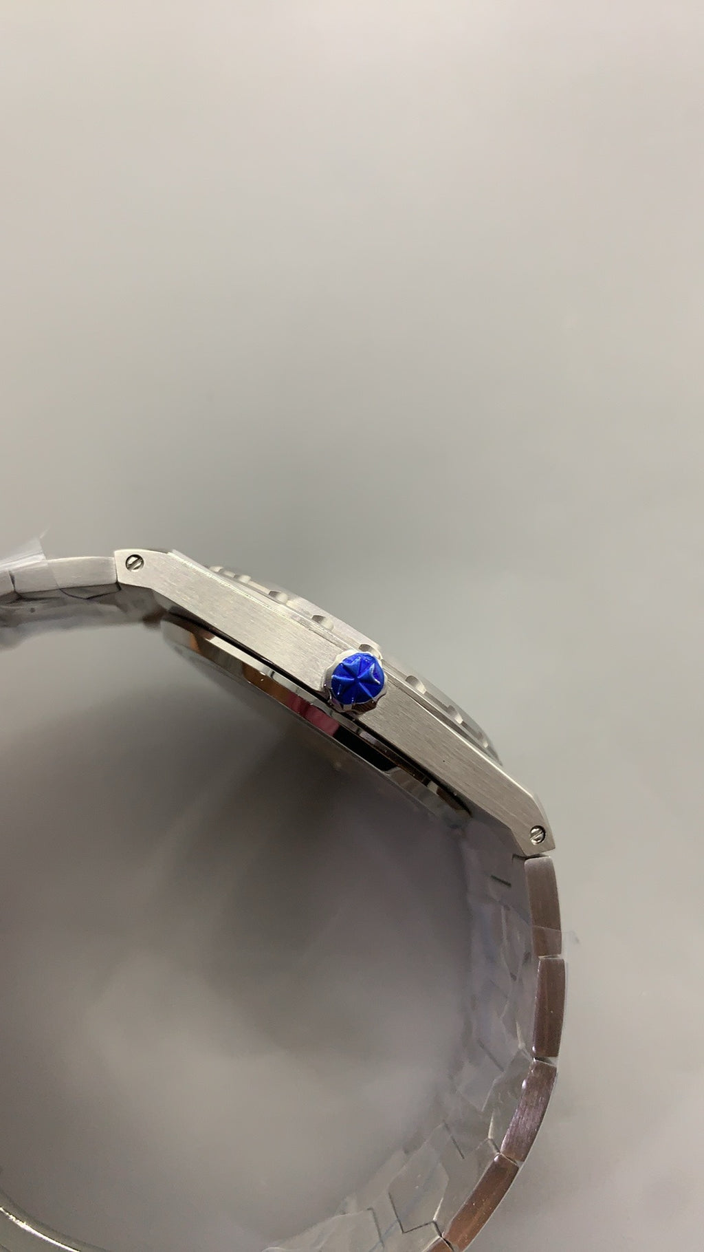 Vacheron Constantin Historiques 222 | 37MM | ตัวเรือนสแตนเลสสตีล | หน้าปัดสีทองแชมเปญ | สายเหล็กสแตนเลส | กลไกอัตโนมัติ Cal.2455/2