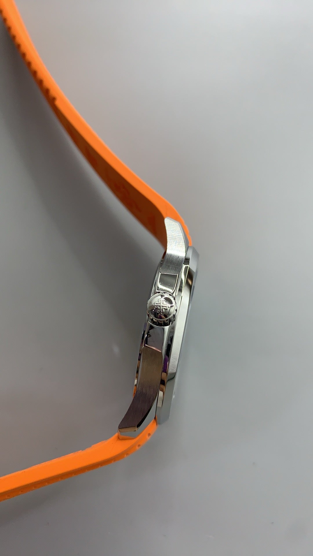 Patek Philippe Aquanaut 5167 | 40MM | หน้าปัดสีดำลายตาราง | สายยางสีส้ม | กลไกอัตโนมัติ Cal.324 S C