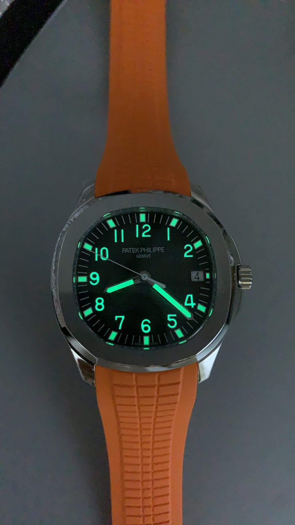 Patek Philippe Aquanaut 5167 | 40MM | หน้าปัดสีดำลายตาราง | สายยางสีส้ม | กลไกอัตโนมัติ Cal.324 S C