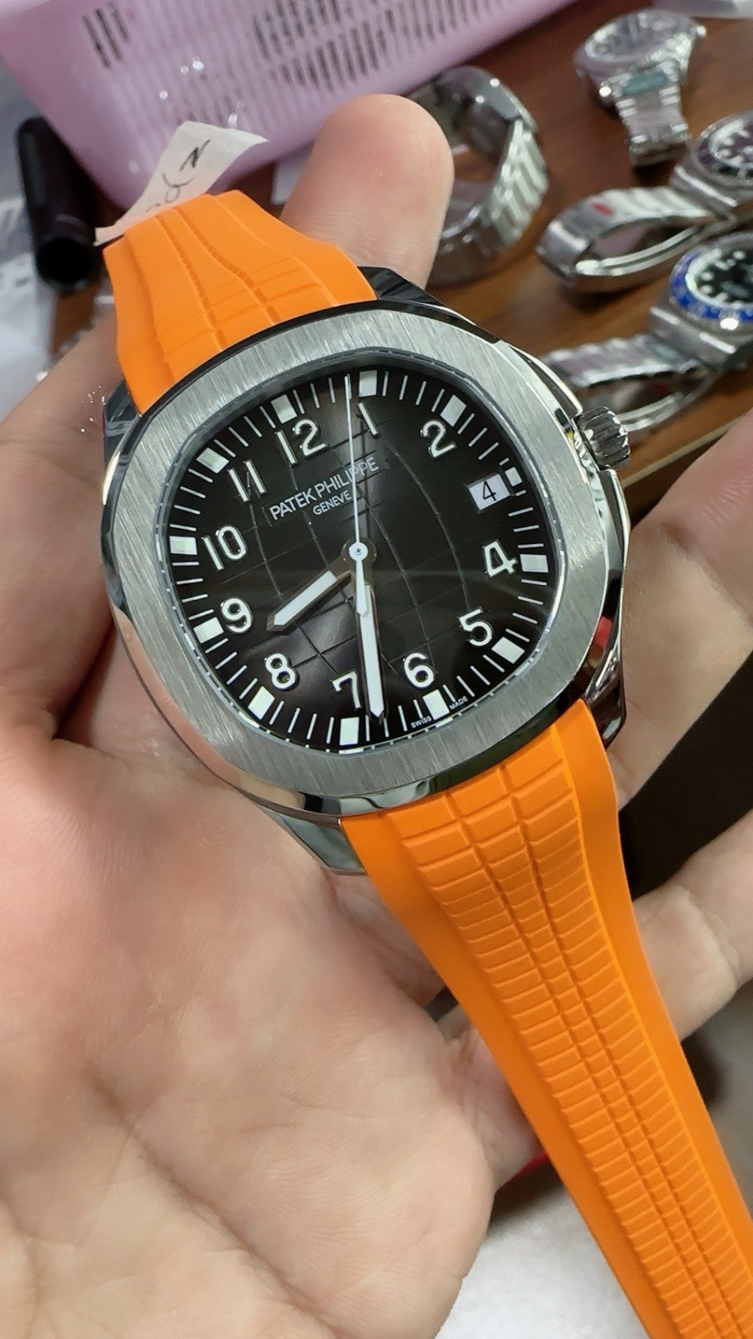 Patek Philippe Aquanaut 5167 | 40MM | หน้าปัดสีดำลายตาราง | สายยางสีส้ม | กลไกอัตโนมัติ Cal.324 S C