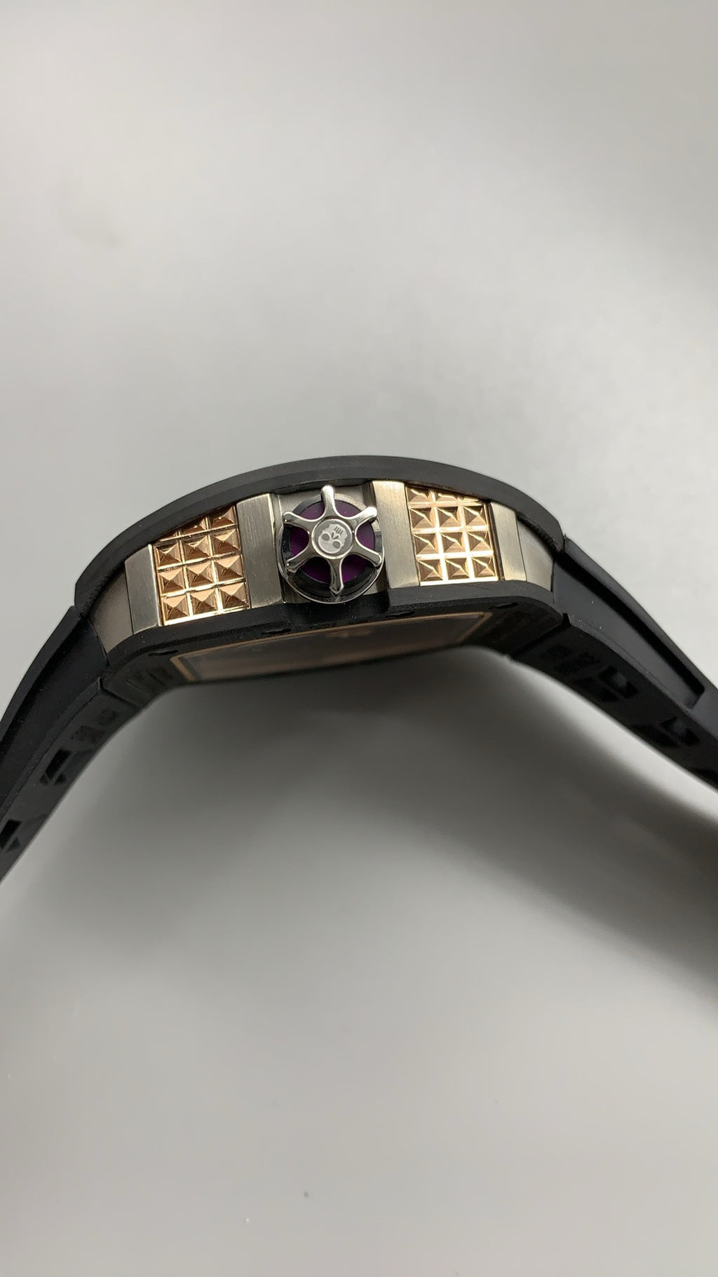 Richard Mille RM66 | 42MM | ตัวเรือนไทเทเนียมเกรด 5 + เคลือบ PVD สีโรสโกลด์ | หน้าปัดรูปมือโครงกระดูก (Skeleton Hand) | กลไกไขลานมือ Flying Tourbillon