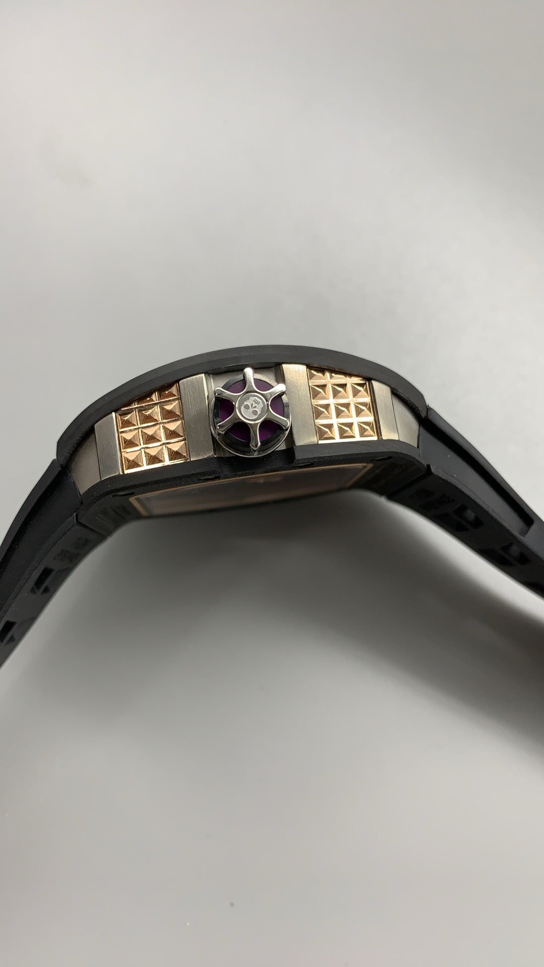 Richard Mille RM66 | 42MM | ตัวเรือนไทเทเนียมเกรด 5 + เคลือบ PVD สีโรสโกลด์ | หน้าปัดรูปมือโครงกระดูก (Skeleton Hand) | กลไกไขลานมือ Flying Tourbillon