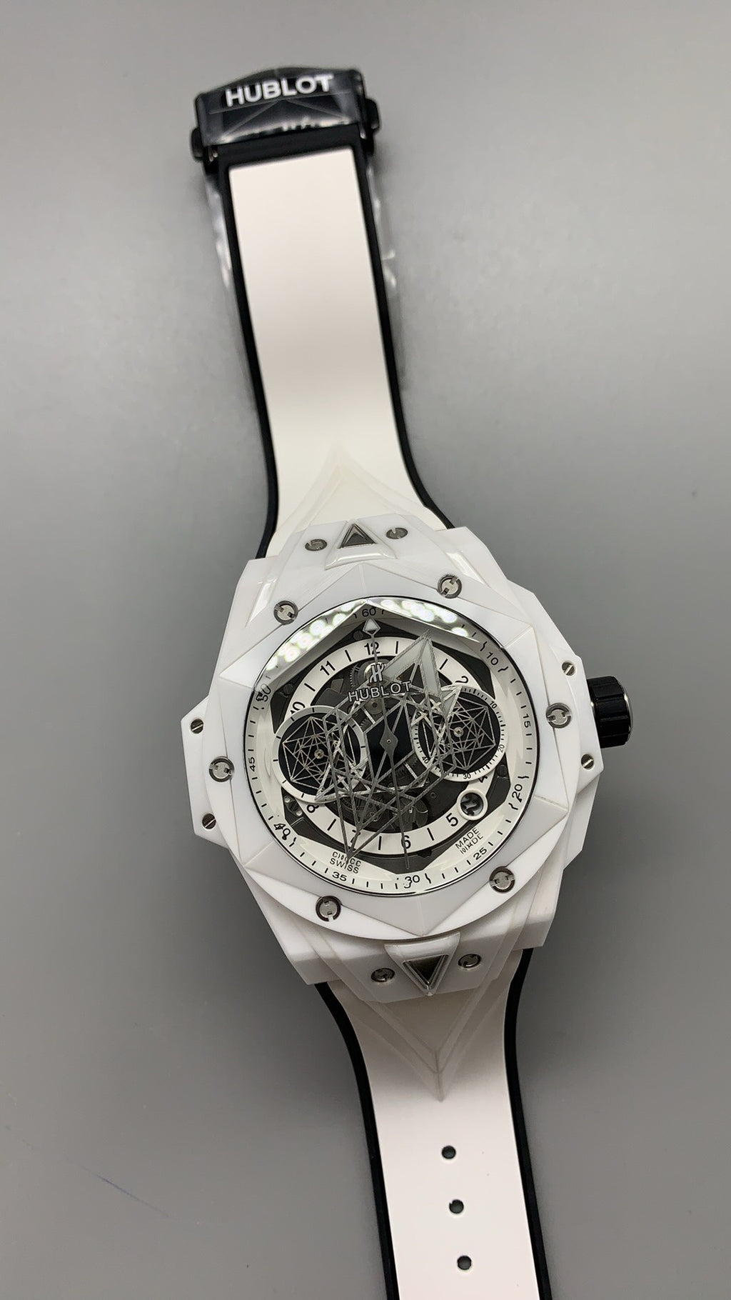 Hublot Big Bang Unico II Sang Bleu | 44MM | ตัวเรือนเซรามิกทั้งเรือน | หน้าปัดสเกเลตันลายเรขาคณิต | จับเวลา Chronograph | กลไกอัตโนมัติ HUB1280