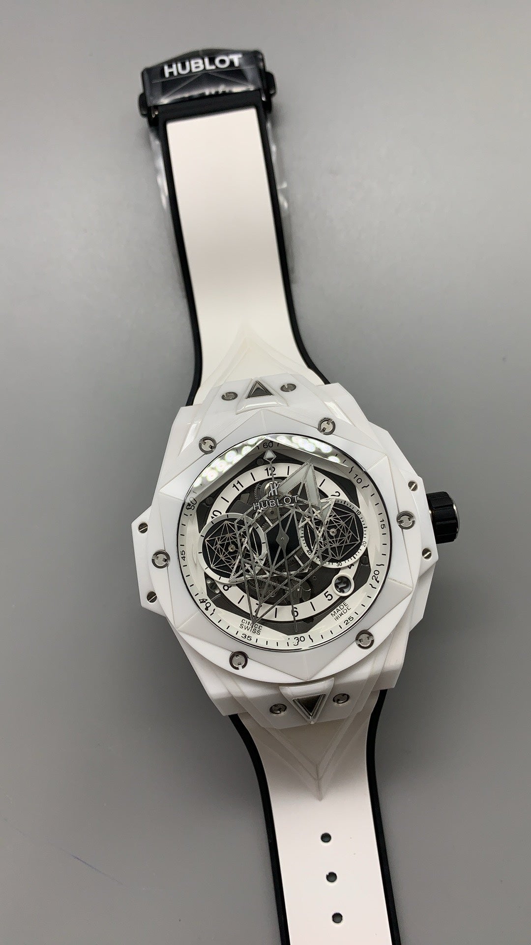 Hublot Big Bang Unico II Sang Bleu | 44MM | ตัวเรือนเซรามิกทั้งเรือน | หน้าปัดสเกเลตันลายเรขาคณิต | จับเวลา Chronograph | กลไกอัตโนมัติ HUB1280