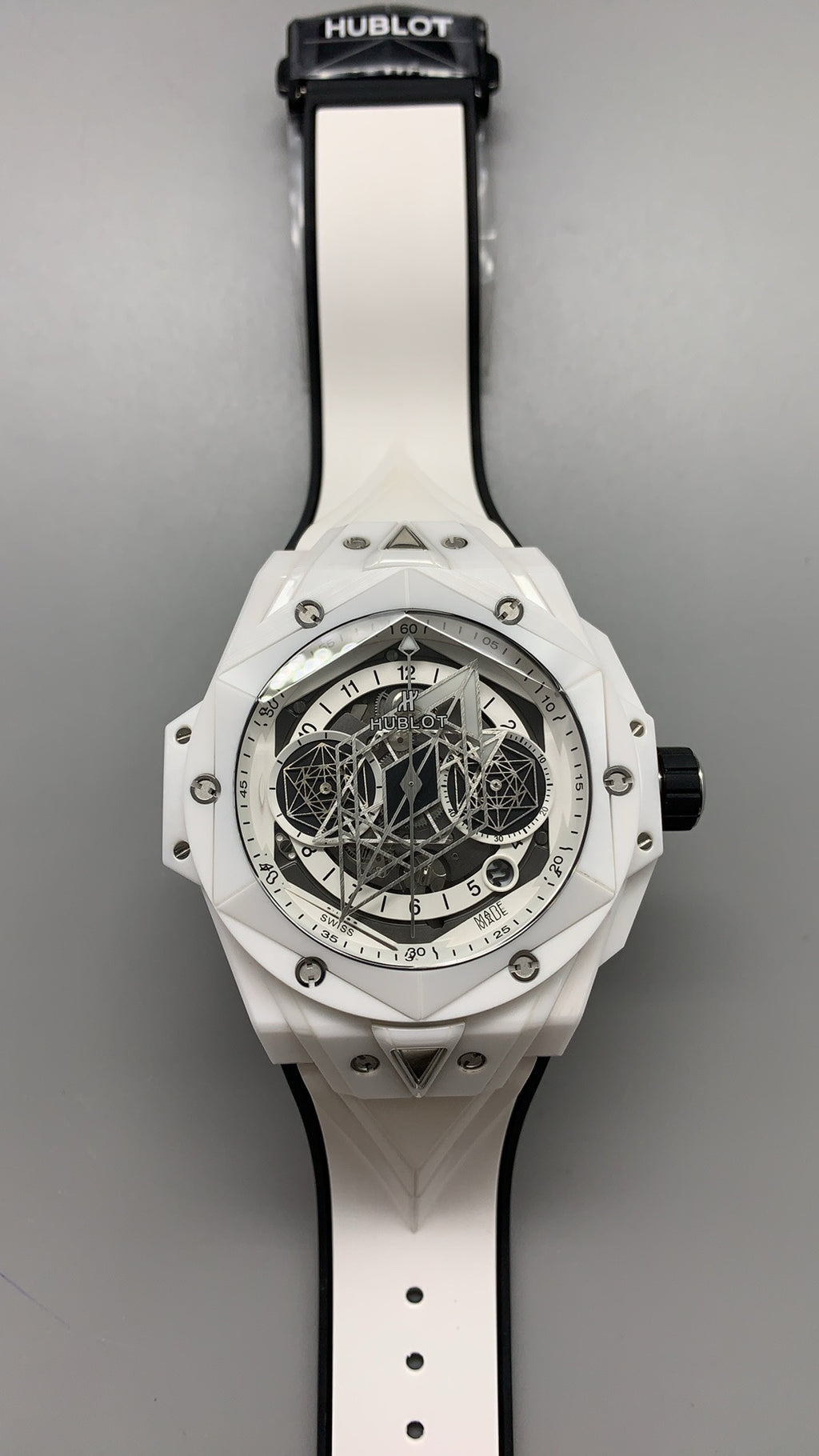 Hublot Big Bang Unico II Sang Bleu | 44MM | ตัวเรือนเซรามิกทั้งเรือน | หน้าปัดสเกเลตันลายเรขาคณิต | จับเวลา Chronograph | กลไกอัตโนมัติ HUB1280