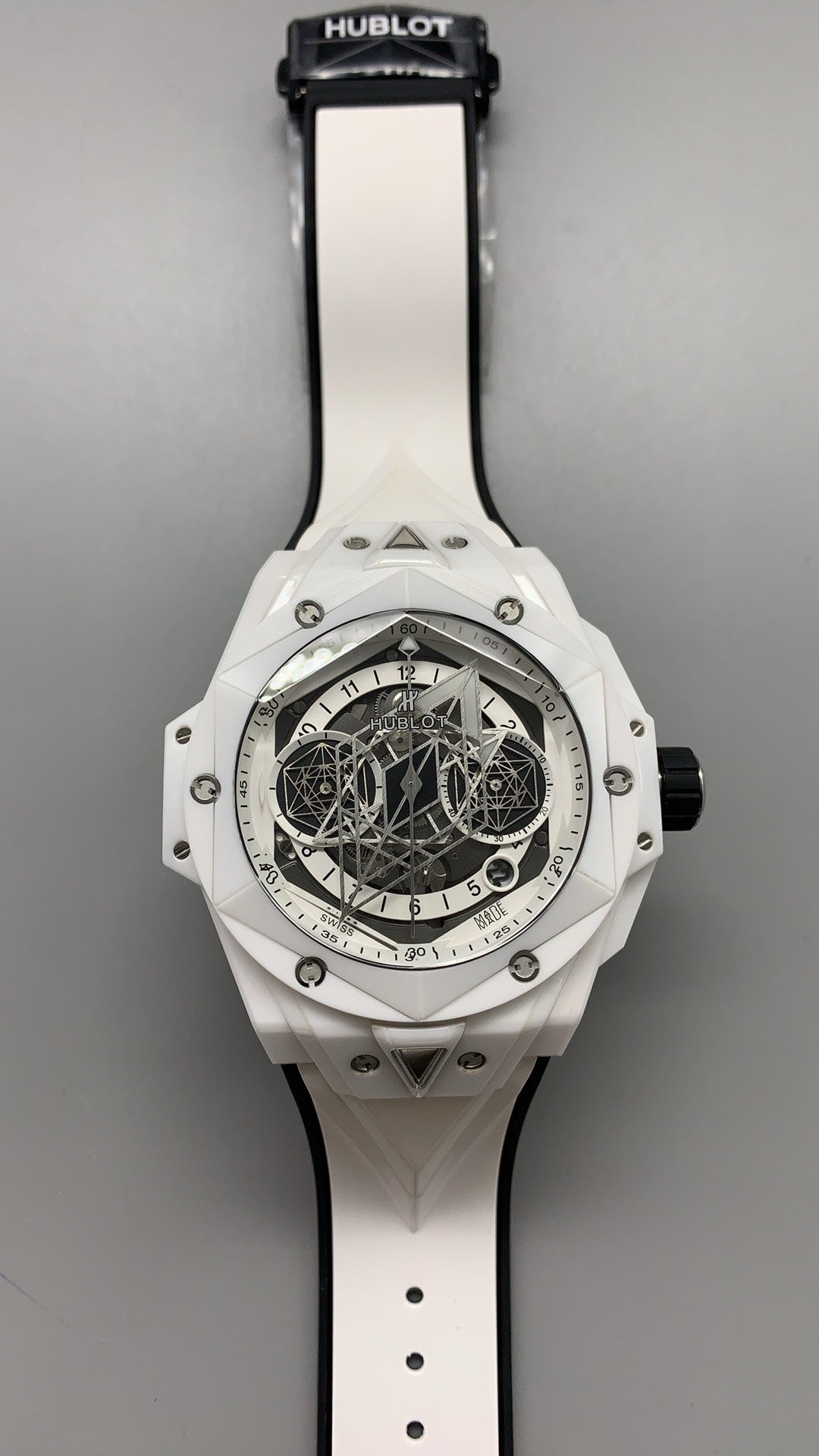 Hublot Big Bang Unico II Sang Bleu | 44MM | ตัวเรือนเซรามิกทั้งเรือน | หน้าปัดสเกเลตันลายเรขาคณิต | จับเวลา Chronograph | กลไกอัตโนมัติ HUB1280