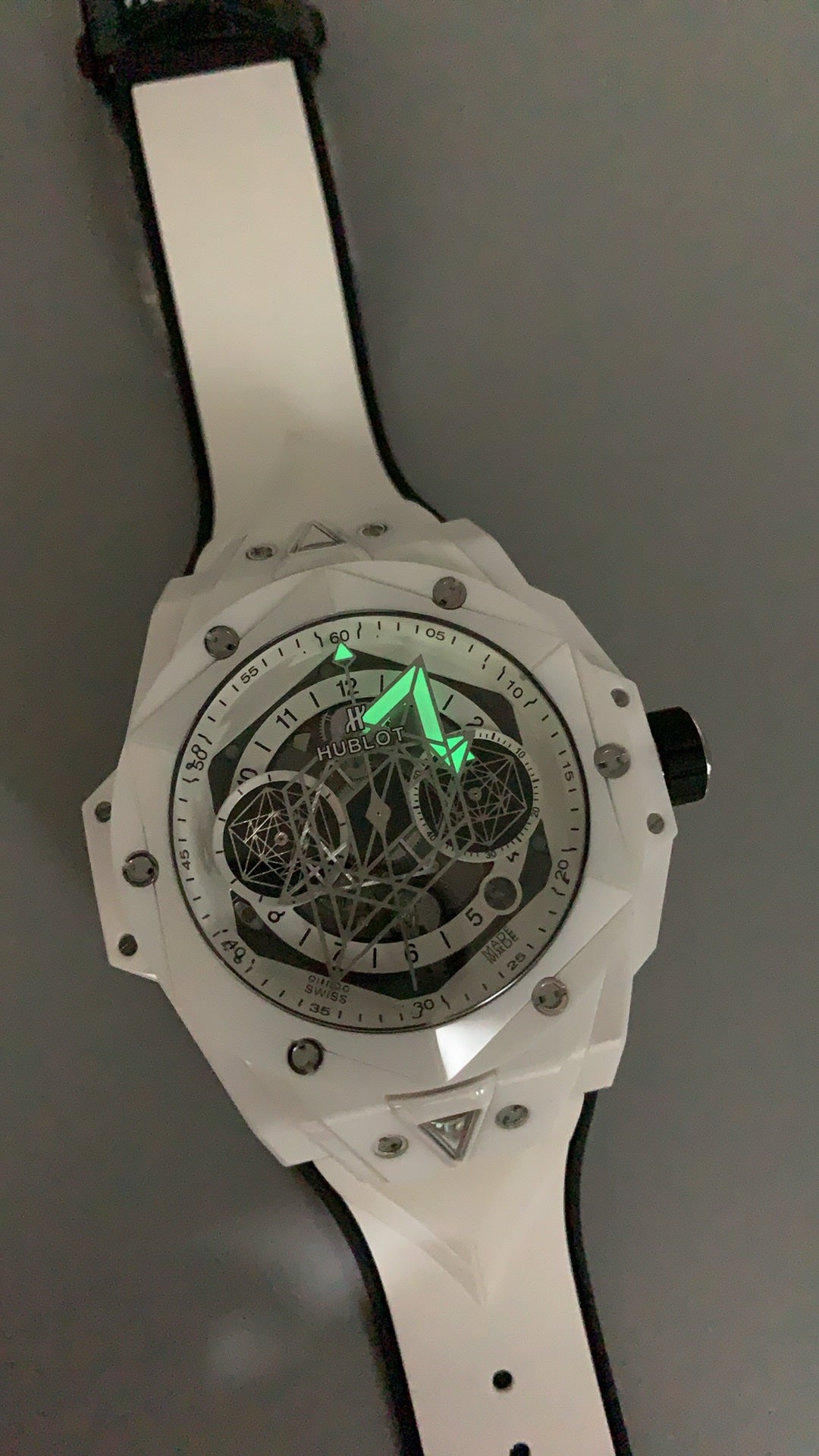 Hublot Big Bang Unico II Sang Bleu | 44MM | ตัวเรือนเซรามิกทั้งเรือน | หน้าปัดสเกเลตันลายเรขาคณิต | จับเวลา Chronograph | กลไกอัตโนมัติ HUB1280