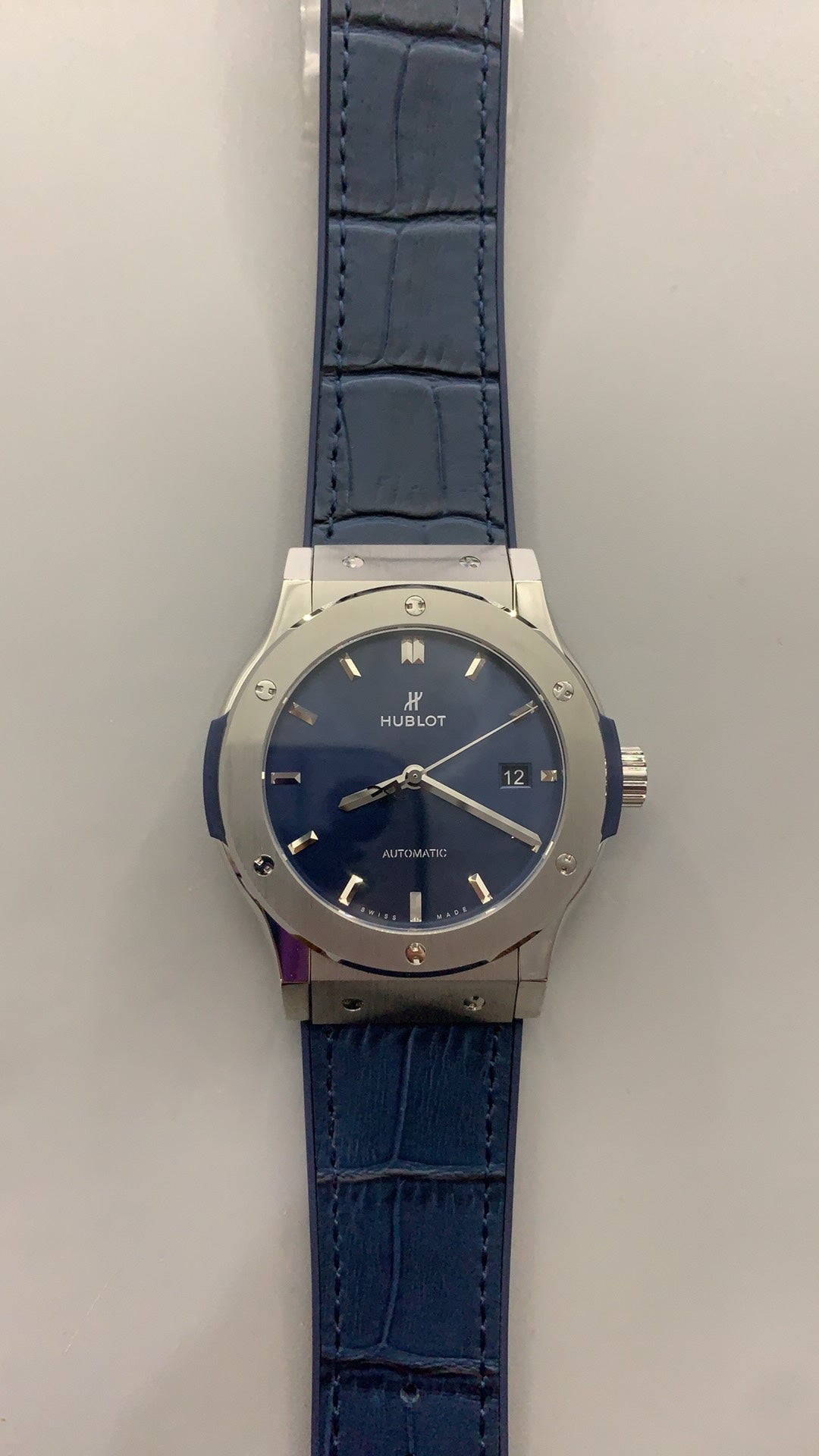 Hublot Classic Fusion | 42MM | ตัวเรือนไทเทเนียม | หน้าปัดสีน้ำเงิน | กลไกอัตโนมัติ HUB1110