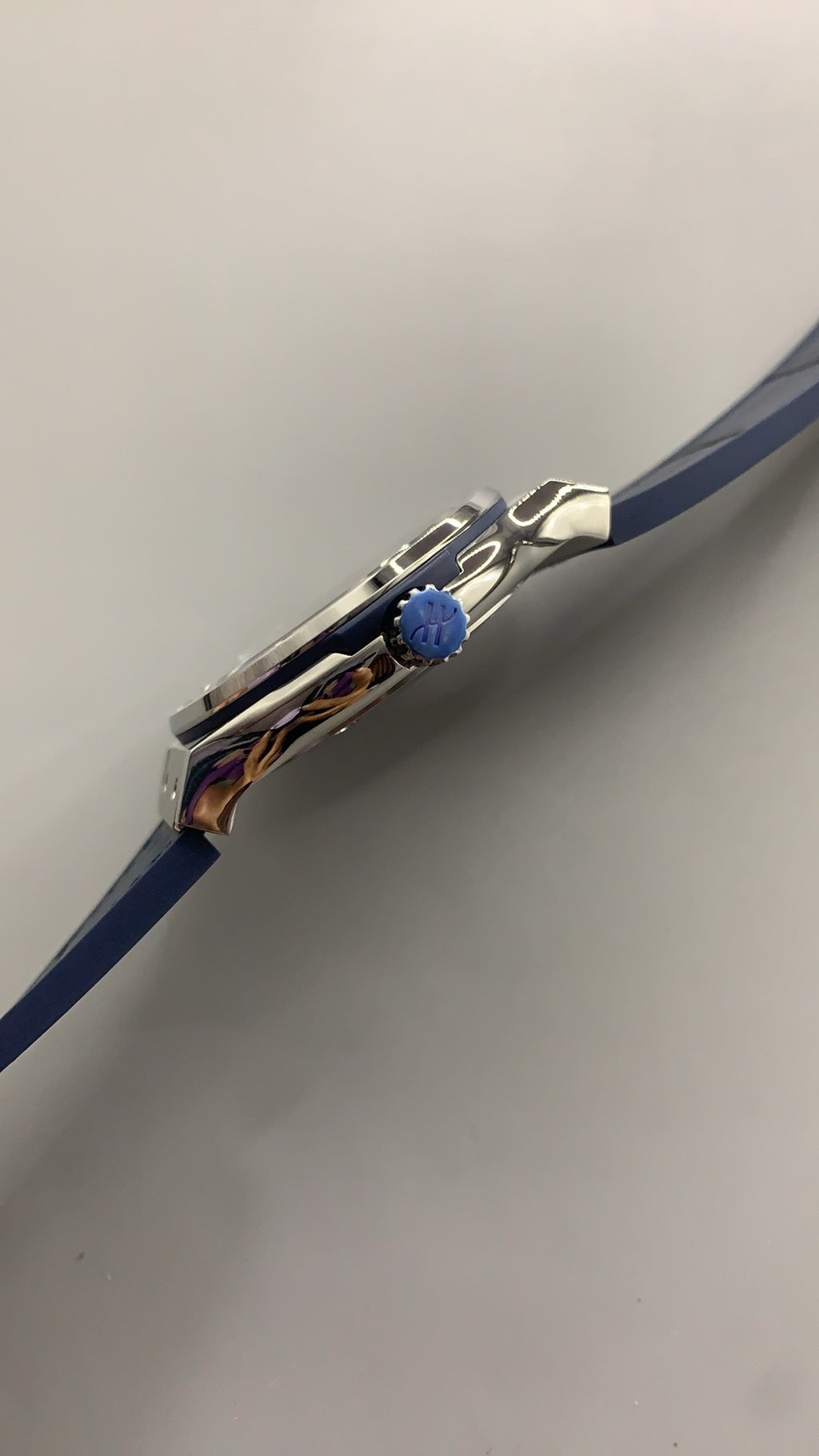 Hublot Classic Fusion | 42MM | ตัวเรือนไทเทเนียม | หน้าปัดสีน้ำเงิน | กลไกอัตโนมัติ HUB1110