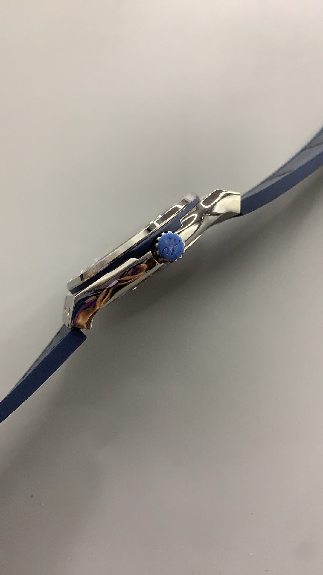 Hublot Classic Fusion | 42MM | ตัวเรือนไทเทเนียม | หน้าปัดสีน้ำเงิน | กลไกอัตโนมัติ HUB1110