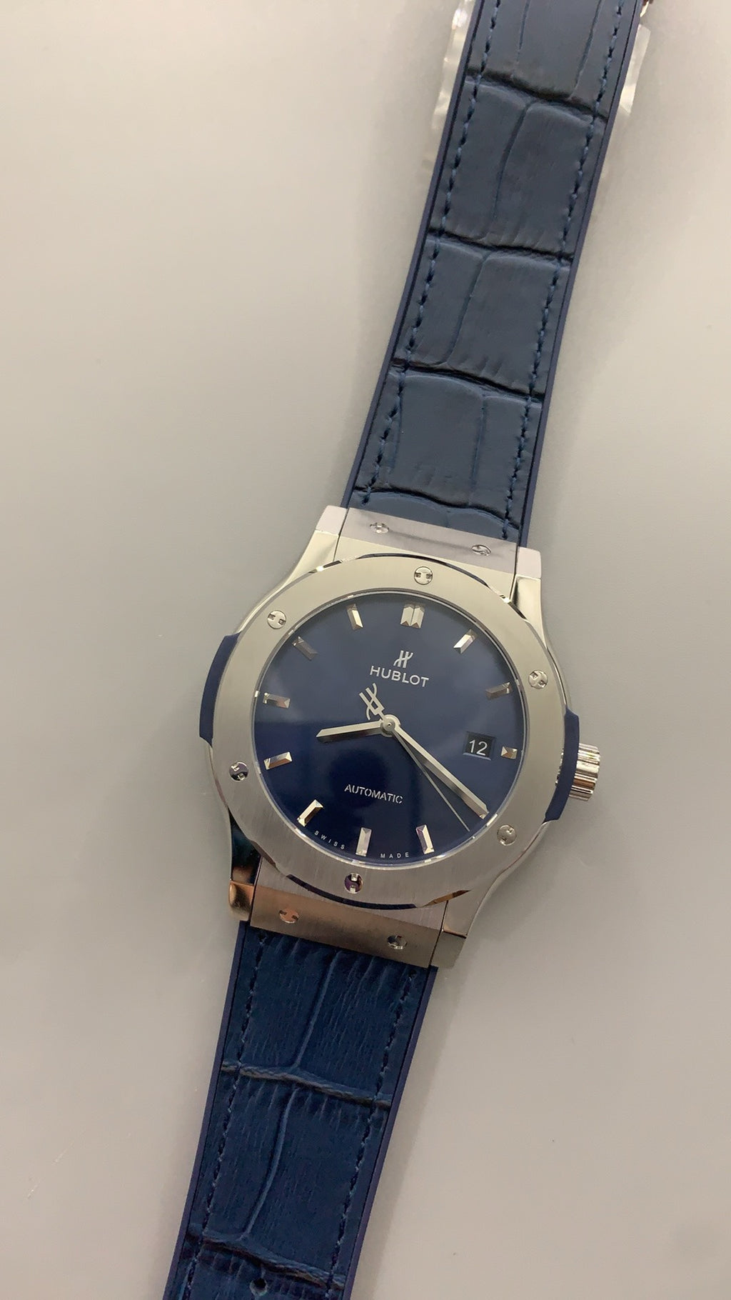 Hublot Classic Fusion | 42MM | ตัวเรือนไทเทเนียม | หน้าปัดสีน้ำเงิน | กลไกอัตโนมัติ HUB1110