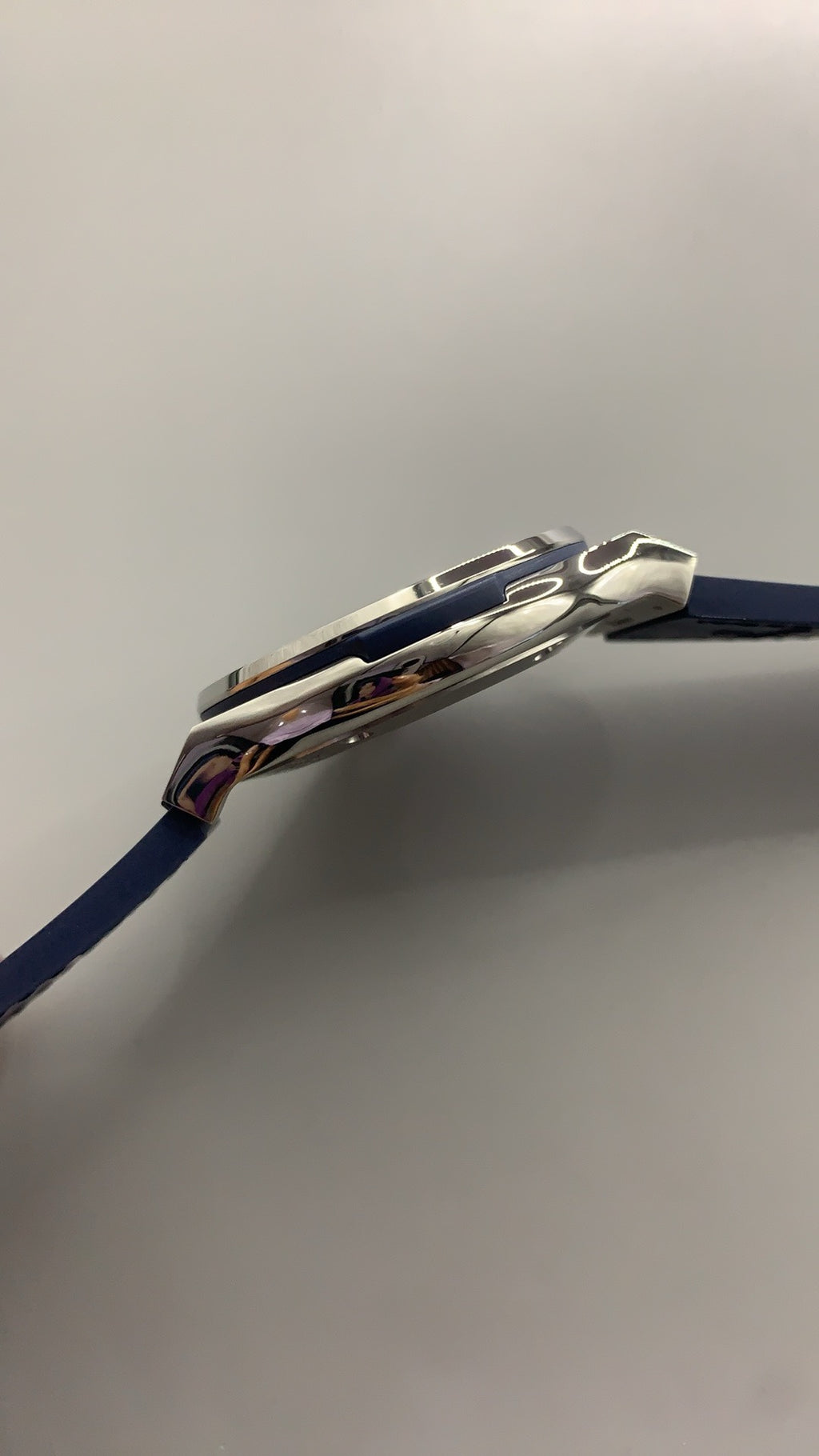 Hublot Classic Fusion | 42MM | ตัวเรือนไทเทเนียม | หน้าปัดสีน้ำเงิน | กลไกอัตโนมัติ HUB1110