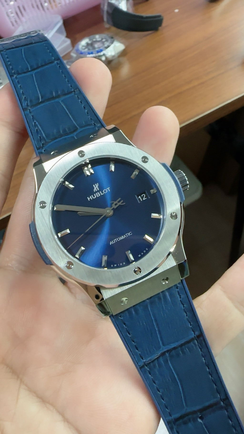 Hublot Classic Fusion | 42MM | ตัวเรือนไทเทเนียม | หน้าปัดสีน้ำเงิน | กลไกอัตโนมัติ HUB1110