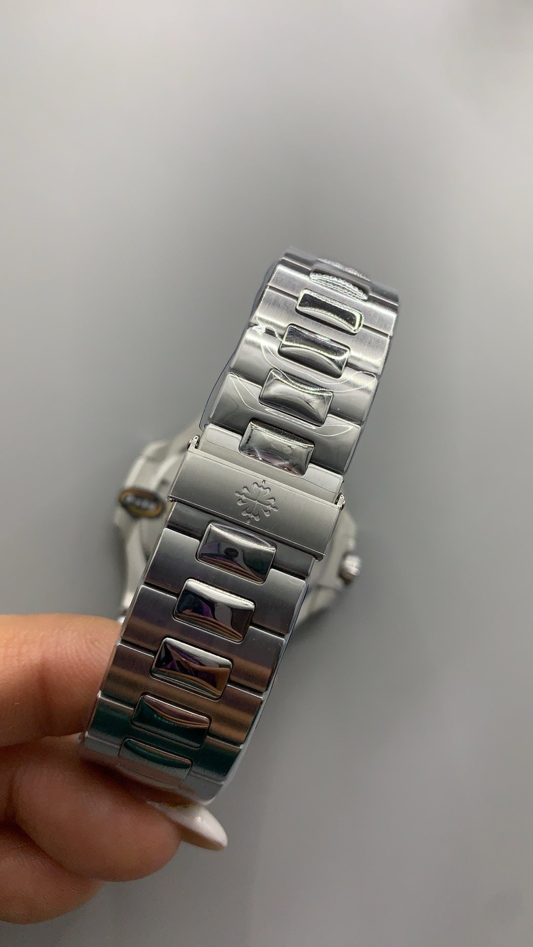 Patek Philippe Nautilus 5711 | 40MM | หน้าปัดสีเขียวซันเรย์ (รุ่นคัสตอม) | ตัวเรือนสแตนเลสสตีล | กลไกอัตโนมัติ Cal.324 S C