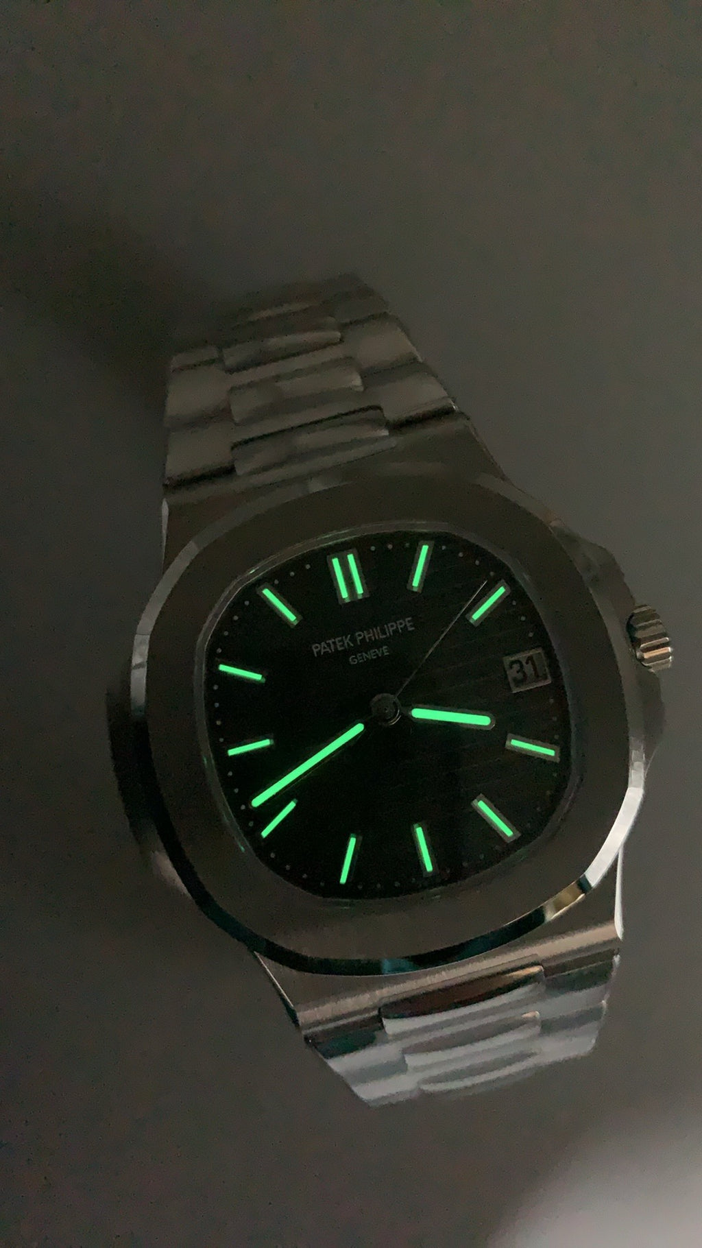 Patek Philippe Nautilus 5711 | 40MM | หน้าปัดสีเขียวซันเรย์ (รุ่นคัสตอม) | ตัวเรือนสแตนเลสสตีล | กลไกอัตโนมัติ Cal.324 S C