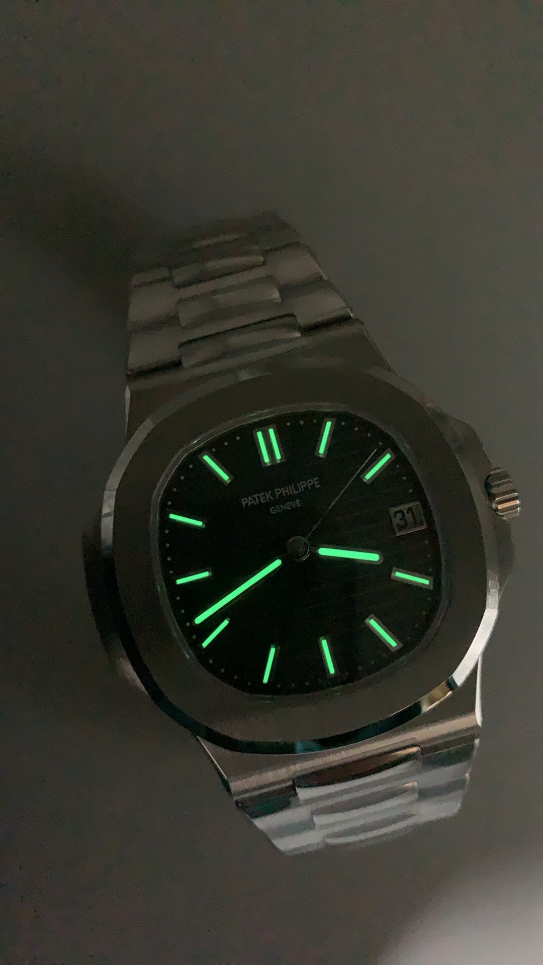 Patek Philippe Nautilus 5711 | 40MM | หน้าปัดสีเขียวซันเรย์ (รุ่นคัสตอม) | ตัวเรือนสแตนเลสสตีล | กลไกอัตโนมัติ Cal.324 S C