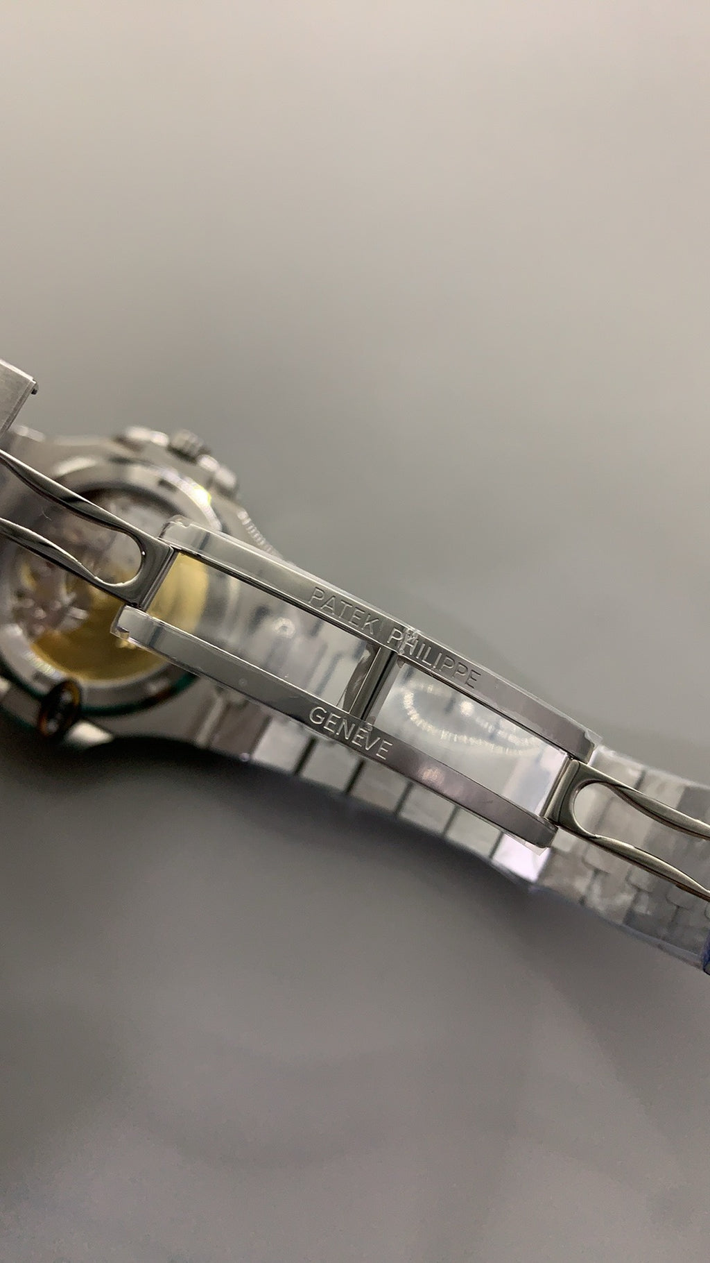 Patek Philippe Nautilus 5711 | 40MM | หน้าปัดสีเขียวซันเรย์ (รุ่นคัสตอม) | ตัวเรือนสแตนเลสสตีล | กลไกอัตโนมัติ Cal.324 S C