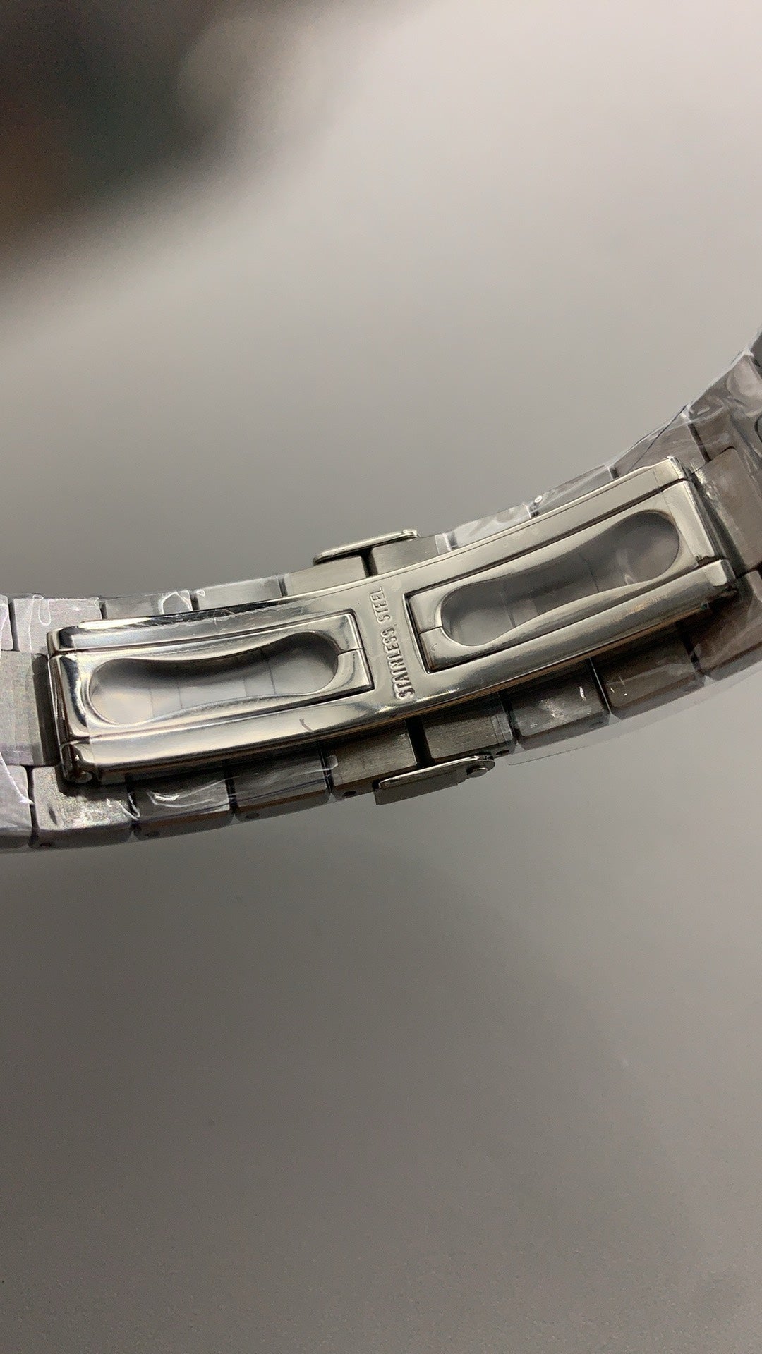 Patek Philippe Nautilus 5711 | 40MM | หน้าปัดสีเขียวซันเรย์ (รุ่นคัสตอม) | ตัวเรือนสแตนเลสสตีล | กลไกอัตโนมัติ Cal.324 S C