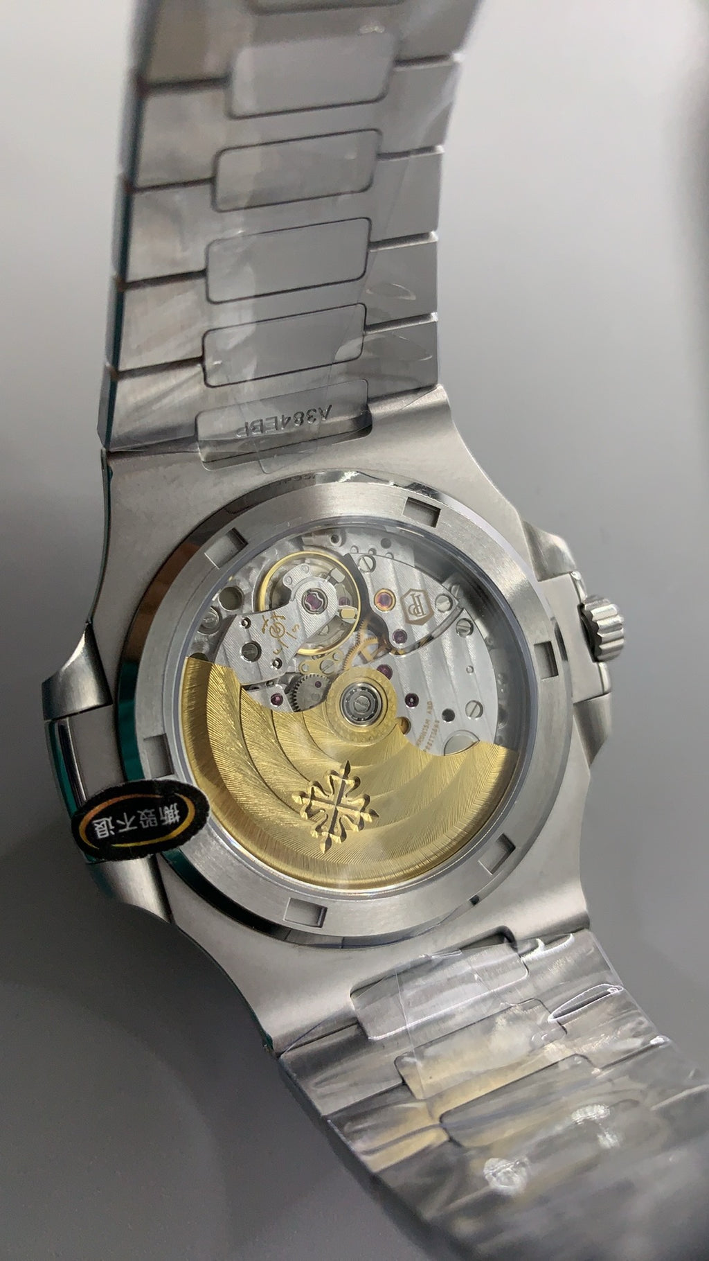 Patek Philippe Nautilus 5711 | 40MM | หน้าปัดสีเขียวซันเรย์ (รุ่นคัสตอม) | ตัวเรือนสแตนเลสสตีล | กลไกอัตโนมัติ Cal.324 S C