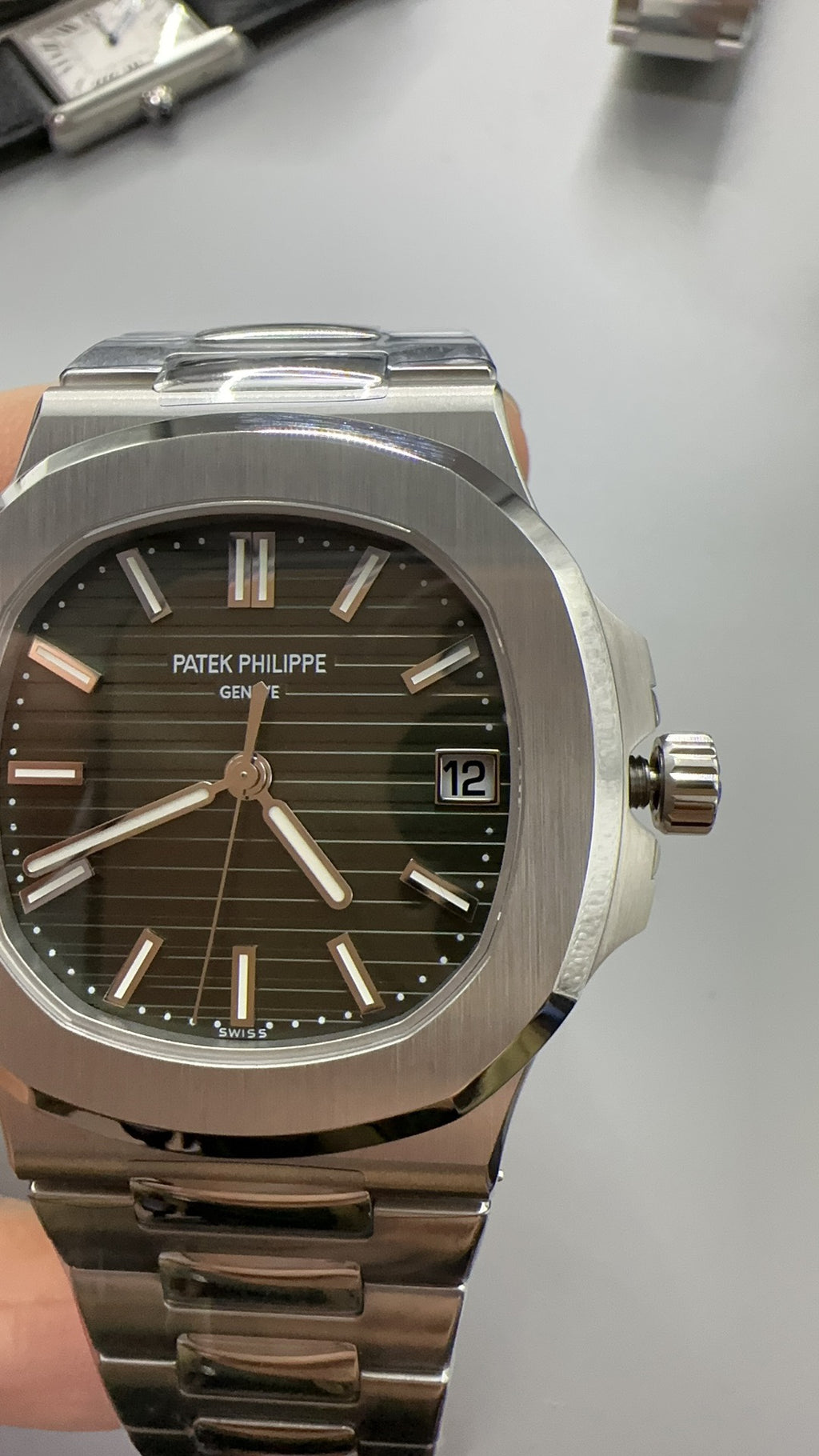 Patek Philippe Nautilus 5711 | 40MM | หน้าปัดสีเขียวซันเรย์ (รุ่นคัสตอม) | ตัวเรือนสแตนเลสสตีล | กลไกอัตโนมัติ Cal.324 S C
