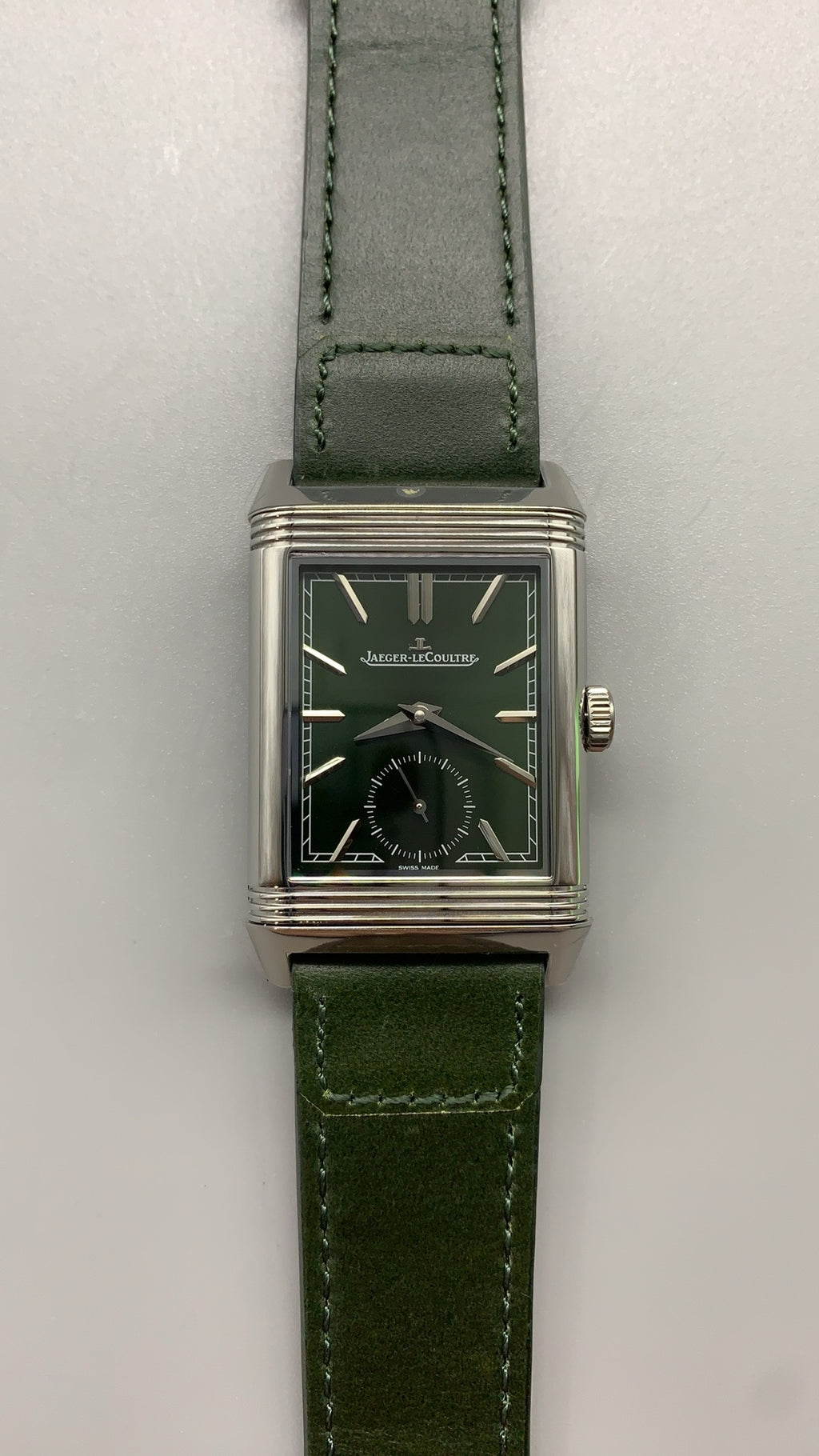 Jaeger-LeCoultre Reverso Tribute Small Seconds | 45.6×27.4MM | ตัวเรือนสแตนเลสสตีล | หน้าปัดสีเขียว | สายหนังจระเข้สีเขียว | กลไกไขลาน Cal.822/2