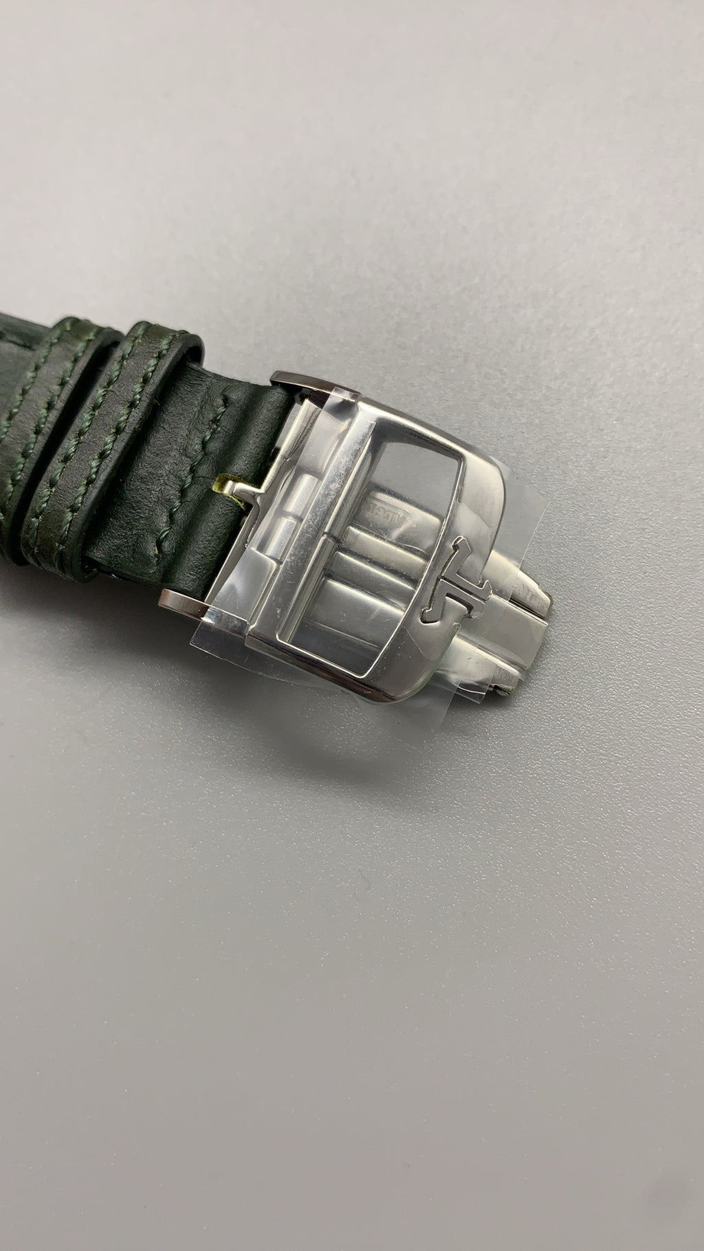 Jaeger-LeCoultre Reverso Tribute Small Seconds | 45.6×27.4MM | ตัวเรือนสแตนเลสสตีล | หน้าปัดสีเขียว | สายหนังจระเข้สีเขียว | กลไกไขลาน Cal.822/2