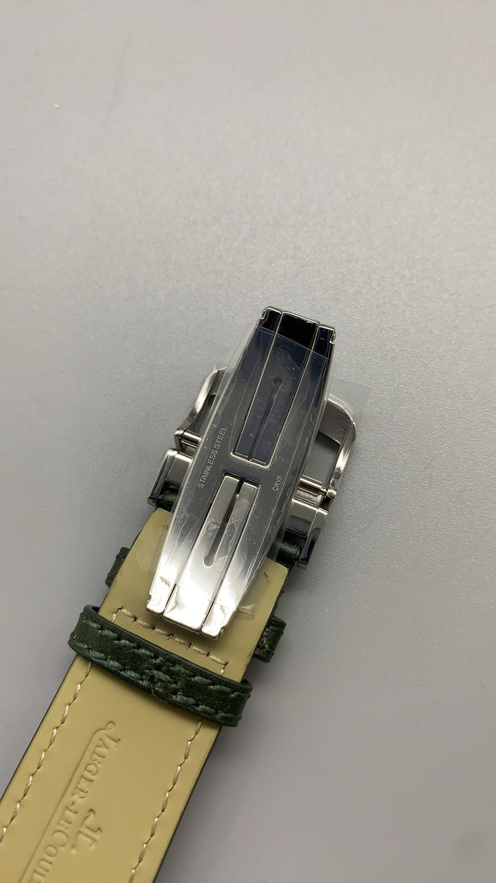 Jaeger-LeCoultre Reverso Tribute Small Seconds | 45.6×27.4MM | ตัวเรือนสแตนเลสสตีล | หน้าปัดสีเขียว | สายหนังจระเข้สีเขียว | กลไกไขลาน Cal.822/2