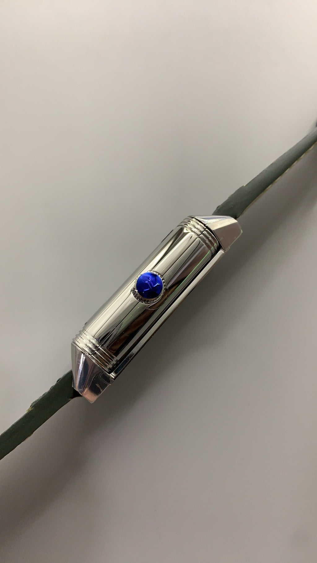 Jaeger-LeCoultre Reverso Tribute Small Seconds | 45.6×27.4MM | ตัวเรือนสแตนเลสสตีล | หน้าปัดสีเขียว | สายหนังจระเข้สีเขียว | กลไกไขลาน Cal.822/2