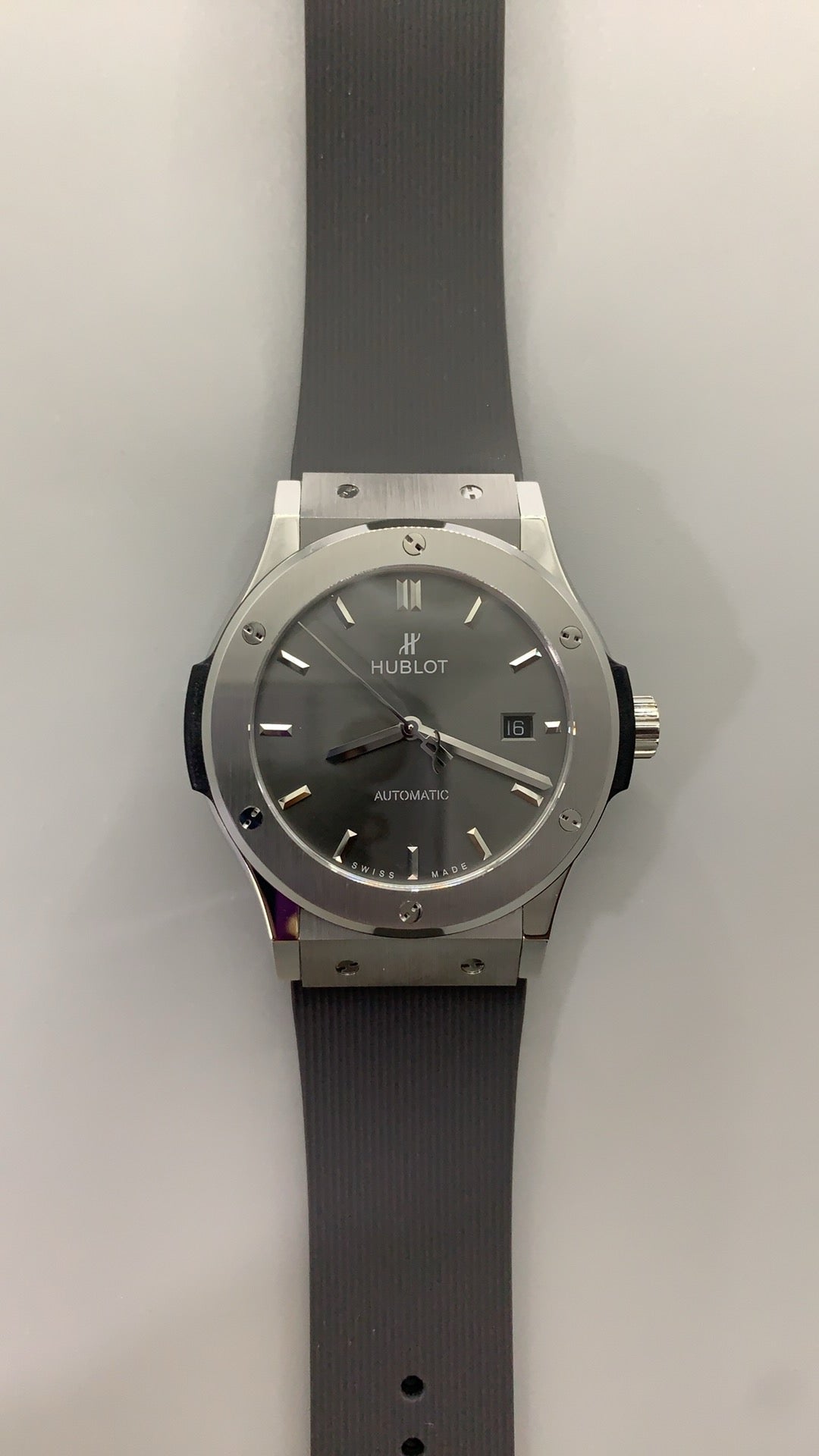 Hublot Classic Fusion | 42MM | ตัวเรือนไทเทเนียม | หน้าปัดสีเทา | กลไกอัตโนมัติ HUB1110