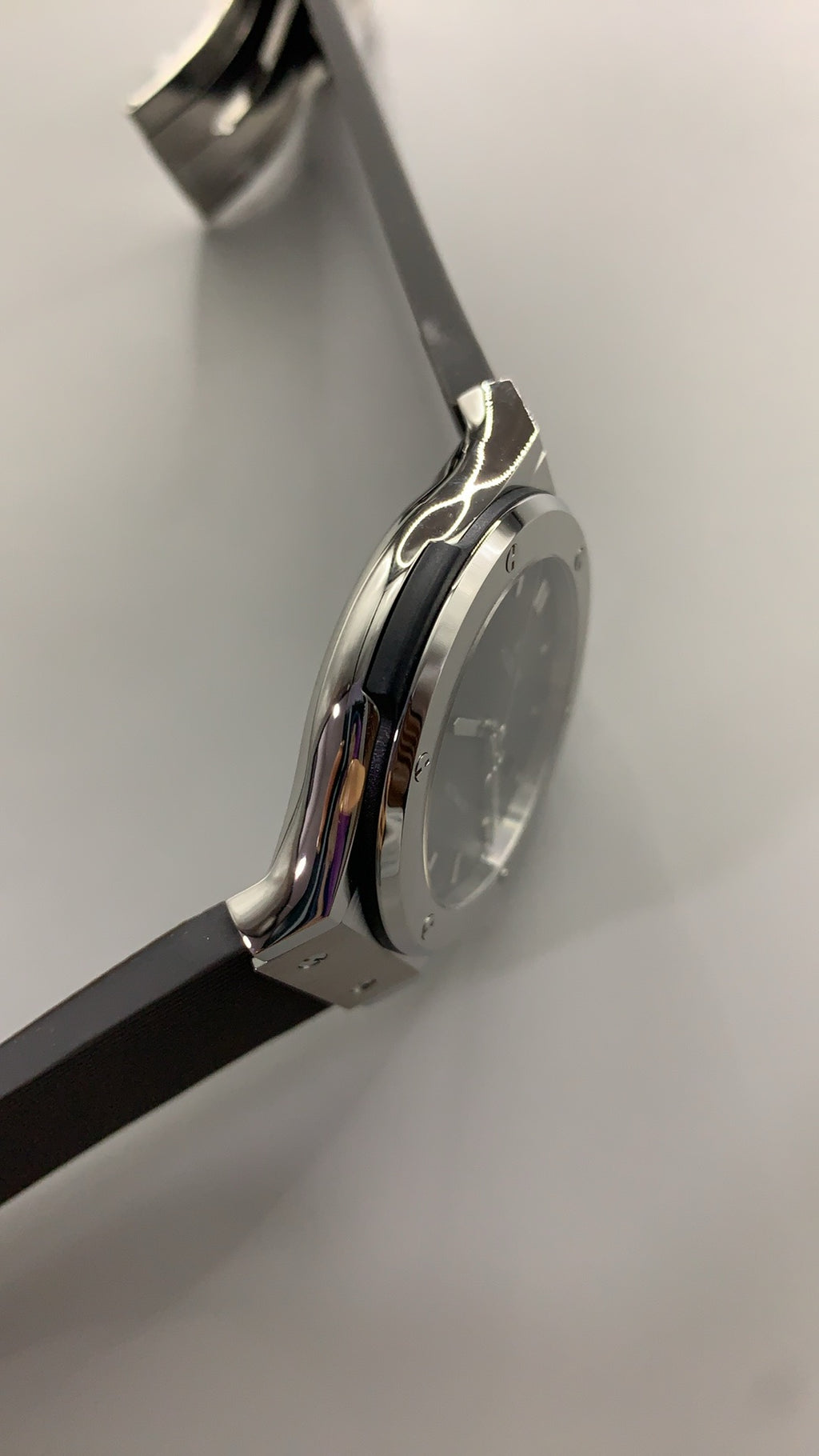 Hublot Classic Fusion | 42MM | ตัวเรือนไทเทเนียม | หน้าปัดสีเทา | กลไกอัตโนมัติ HUB1110