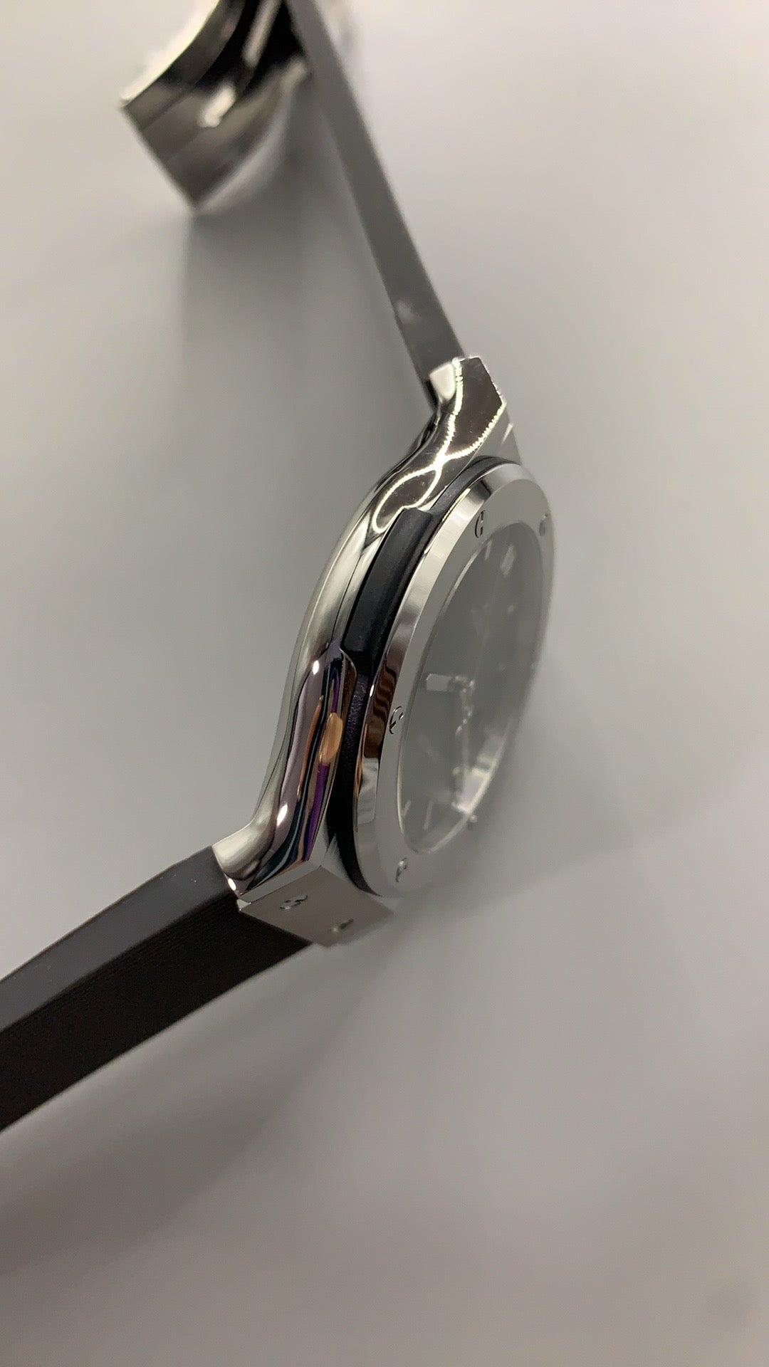 Hublot Classic Fusion | 42MM | ตัวเรือนไทเทเนียม | หน้าปัดสีเทา | กลไกอัตโนมัติ HUB1110