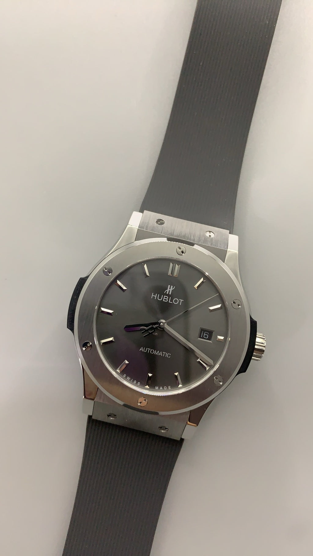 Hublot Classic Fusion | 42MM | ตัวเรือนไทเทเนียม | หน้าปัดสีเทา | กลไกอัตโนมัติ HUB1110