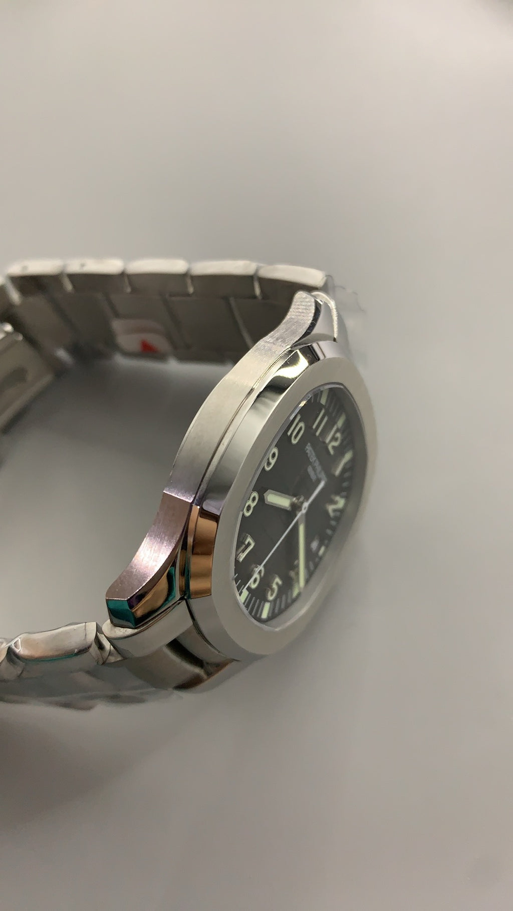 Patek Philippe Aquanaut 5167 | 40MM | หน้าปัดสีดำลายตาราง | สายสแตนเลสสตีล | กลไกอัตโนมัติ Cal.324 S C