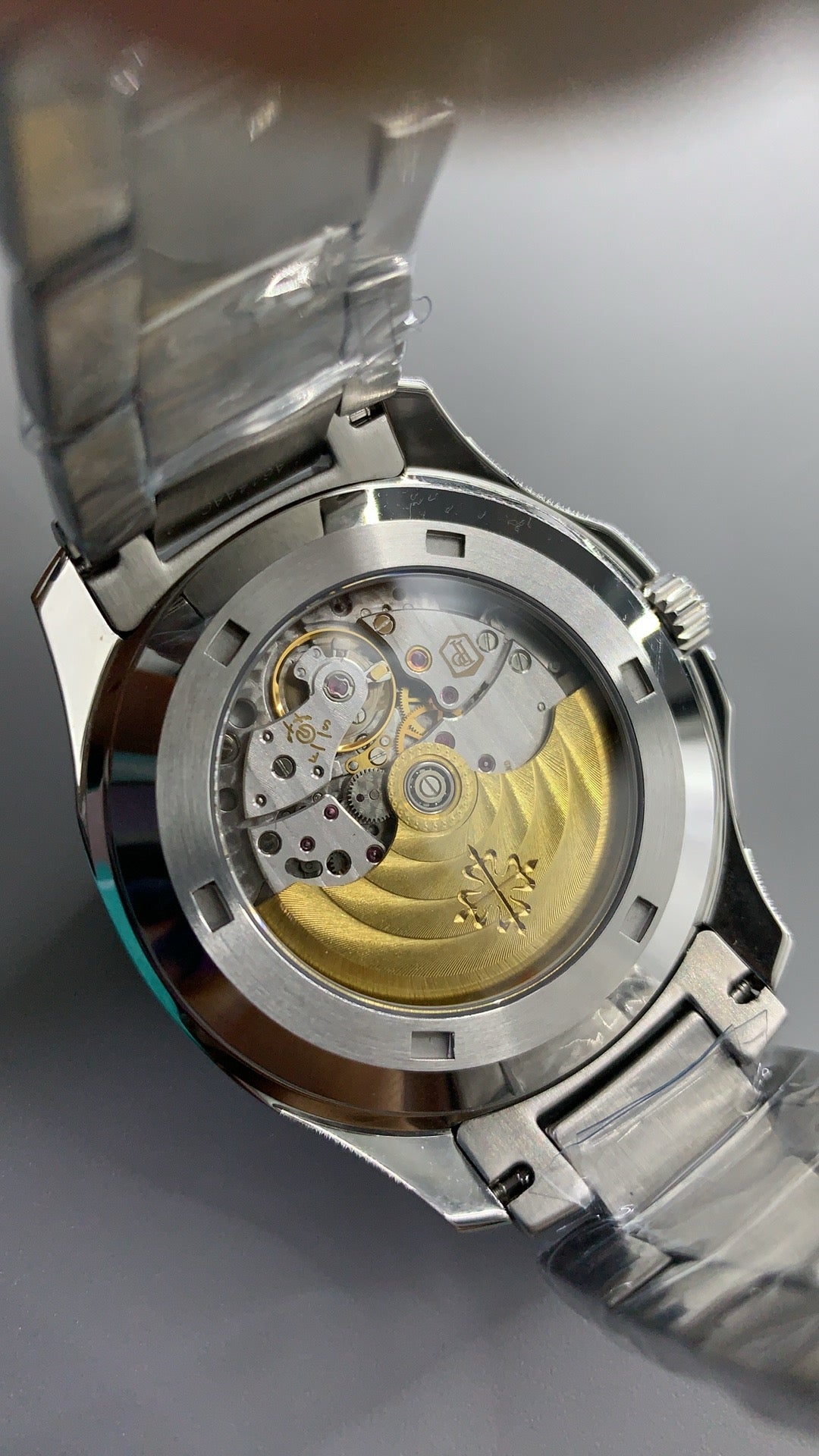 Patek Philippe Aquanaut 5167 | 40MM | หน้าปัดสีดำลายตาราง | สายสแตนเลสสตีล | กลไกอัตโนมัติ Cal.324 S C