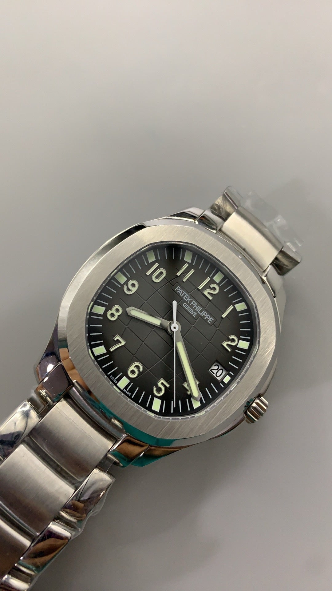 Patek Philippe Aquanaut 5167 | 40MM | หน้าปัดสีดำลายตาราง | สายสแตนเลสสตีล | กลไกอัตโนมัติ Cal.324 S C