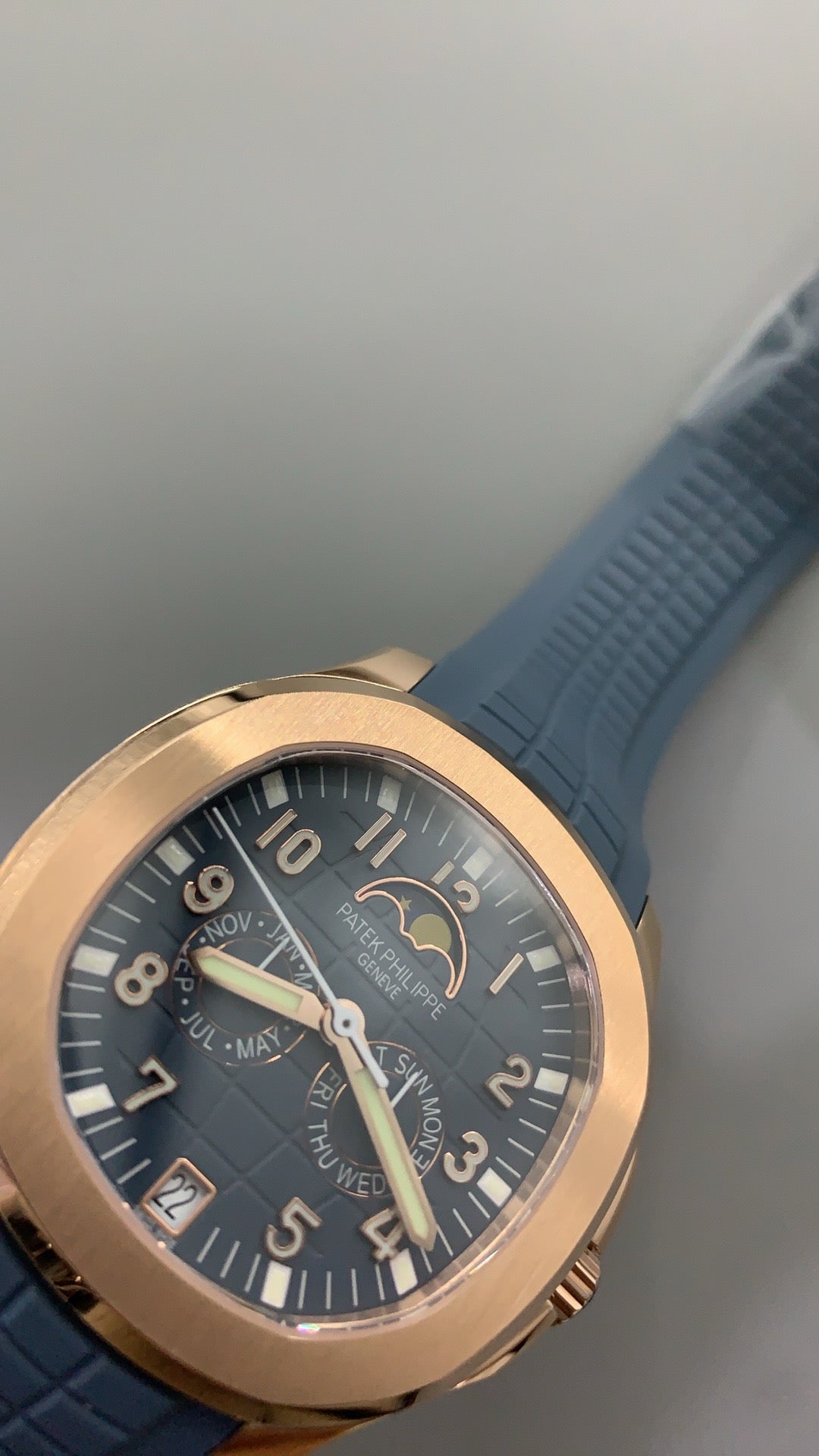 Patek Philippe 5261R | 38.5MM | ตัวเรือนสีโรสโกลด์ PVD | หน้าปัดสีน้ำเงินอมเทาซันเรย์ | ปฏิทินประจำปี + ข้างขึ้นข้างแรม | กลไกอัตโนมัติ Cal.26-330 S QA LU